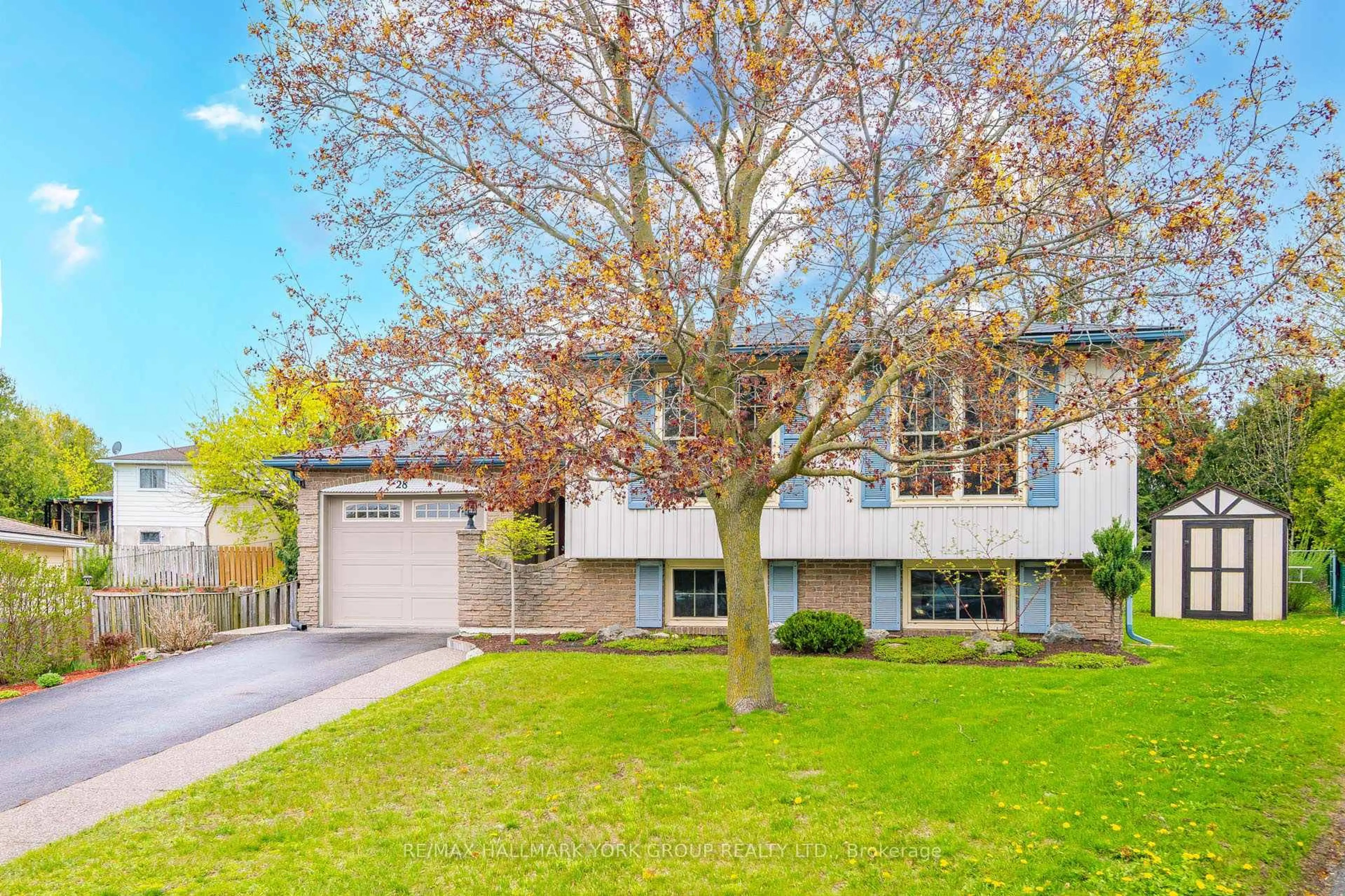 Home with vinyl exterior material, street for 28 Rudi Crt, Cambridge Ontario N3C 3B5