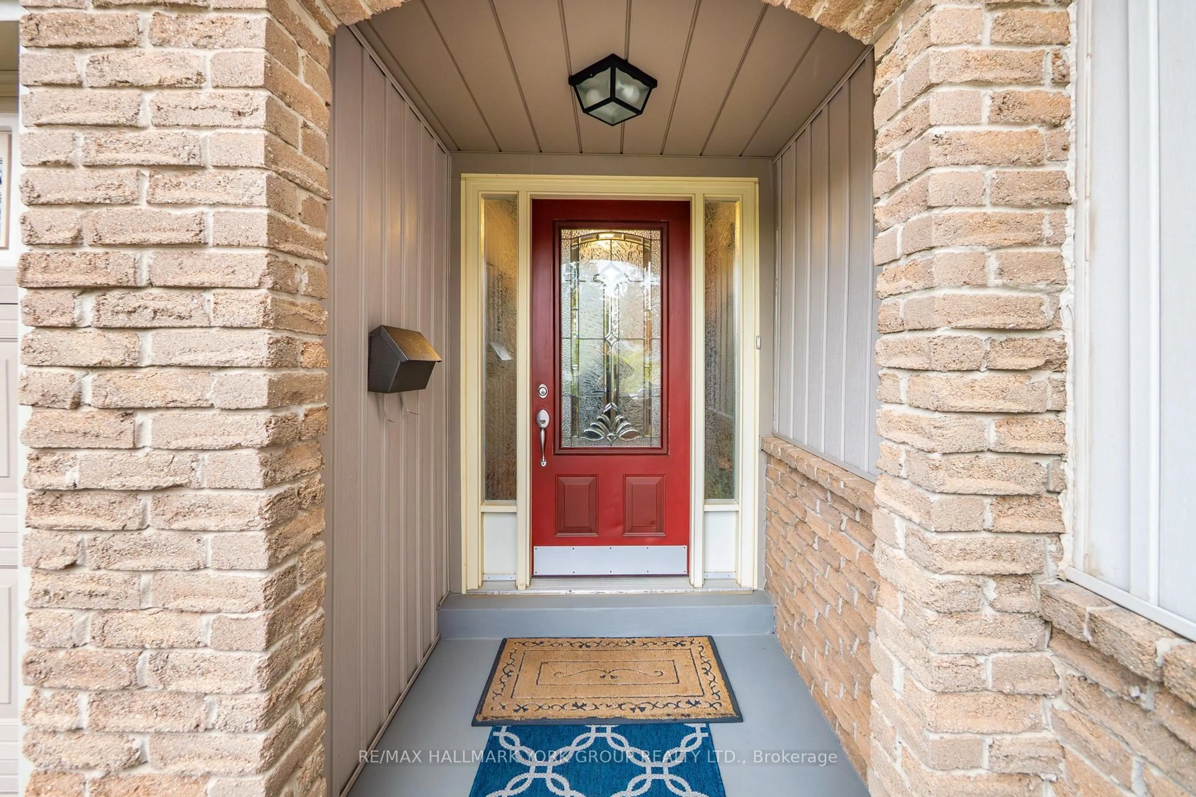 Indoor entryway for 28 Rudi Crt, Cambridge Ontario N3C 3B5