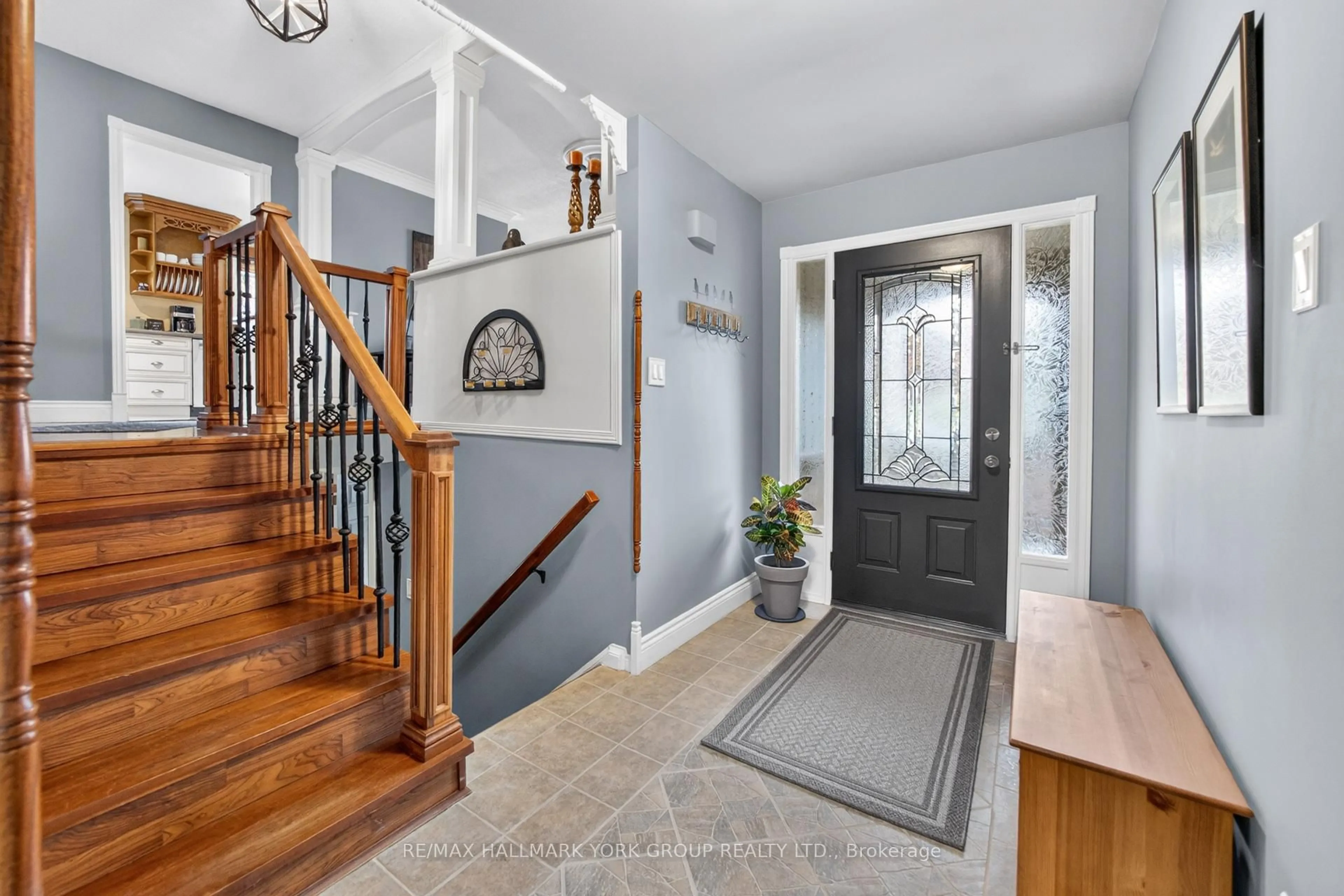 Indoor entryway for 28 Rudi Crt, Cambridge Ontario N3C 3B5