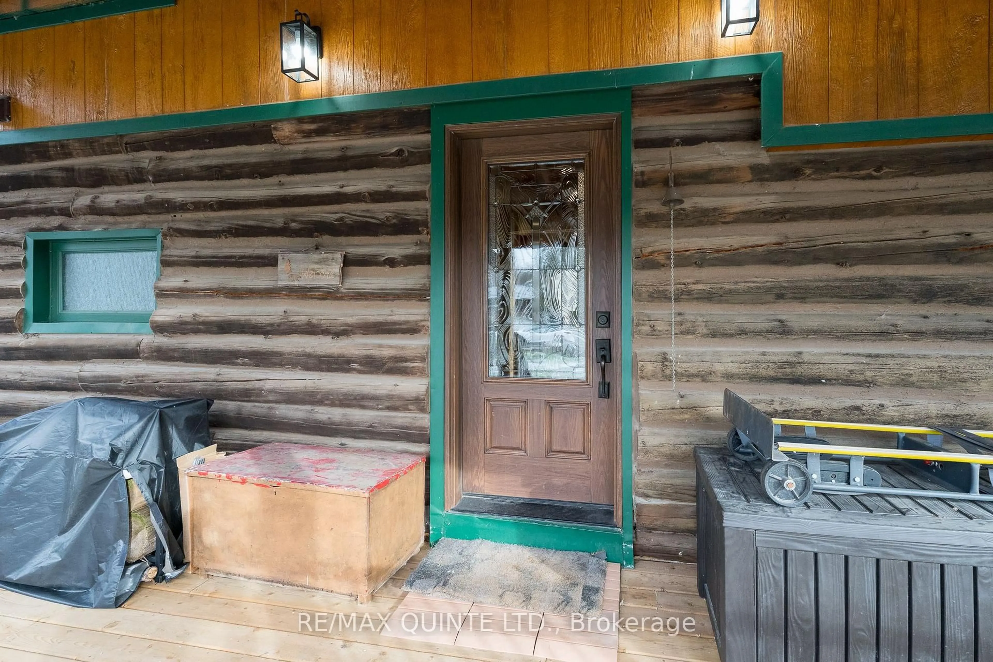 Indoor entryway for 20 Thompson Rd, Madoc Ontario K0K 2K0