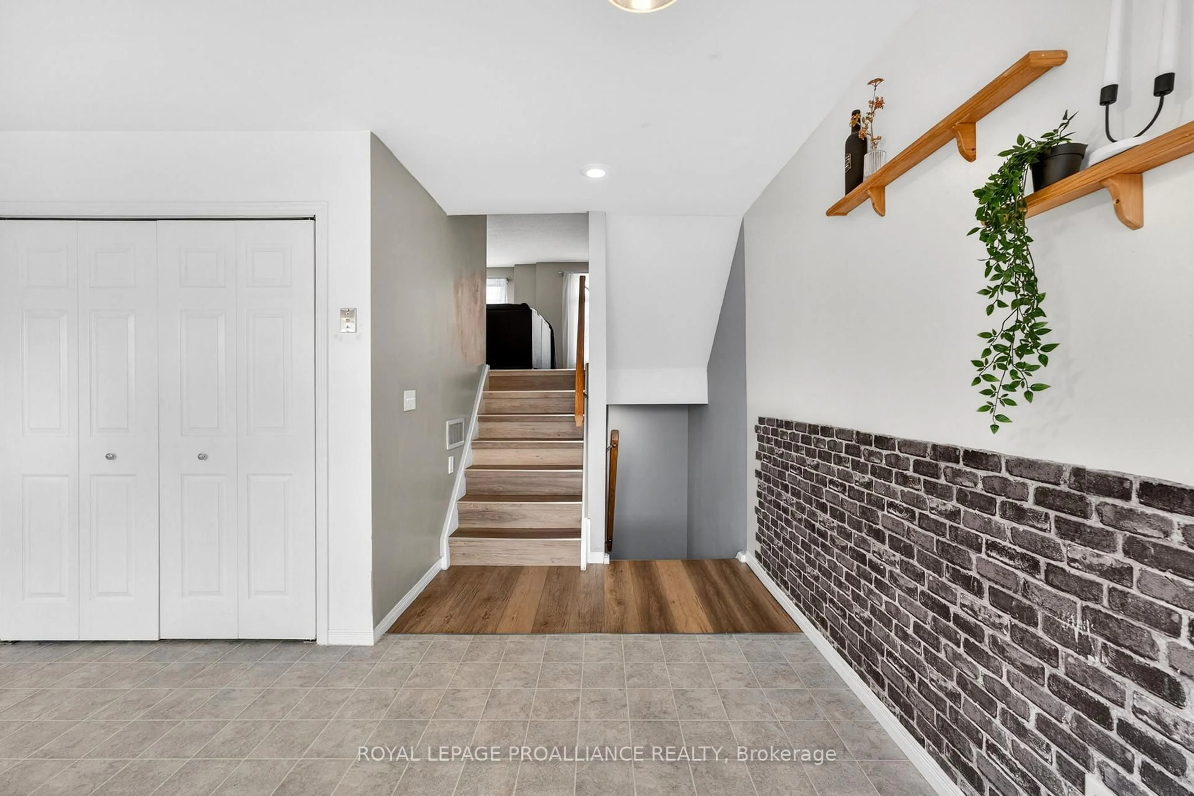 Indoor entryway for 9 Progress Ave #4, Belleville Ontario K8P 4Z3