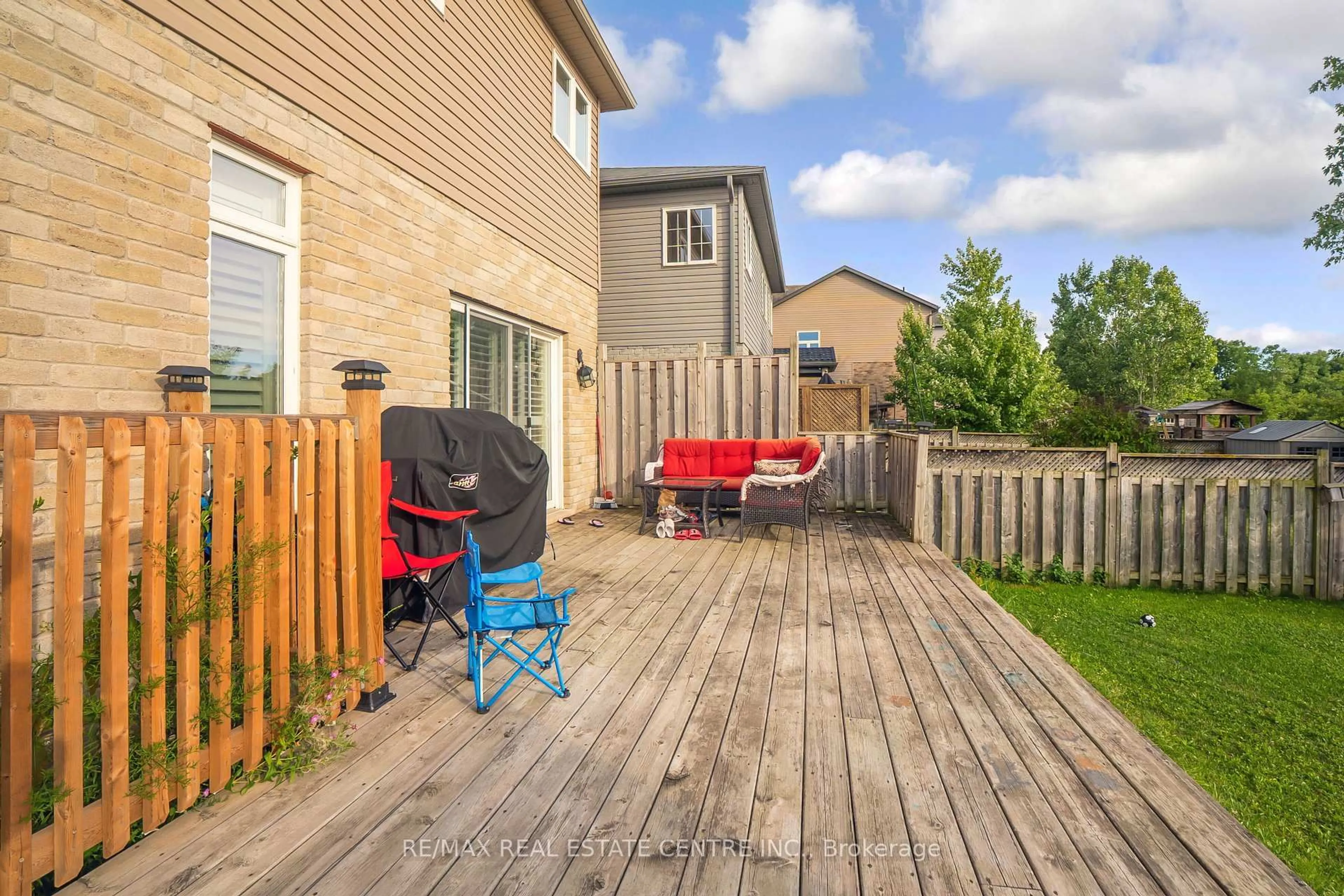 Patio, street for 56 Smith's Creek Dr, Wilmot Ontario N3A 0B3