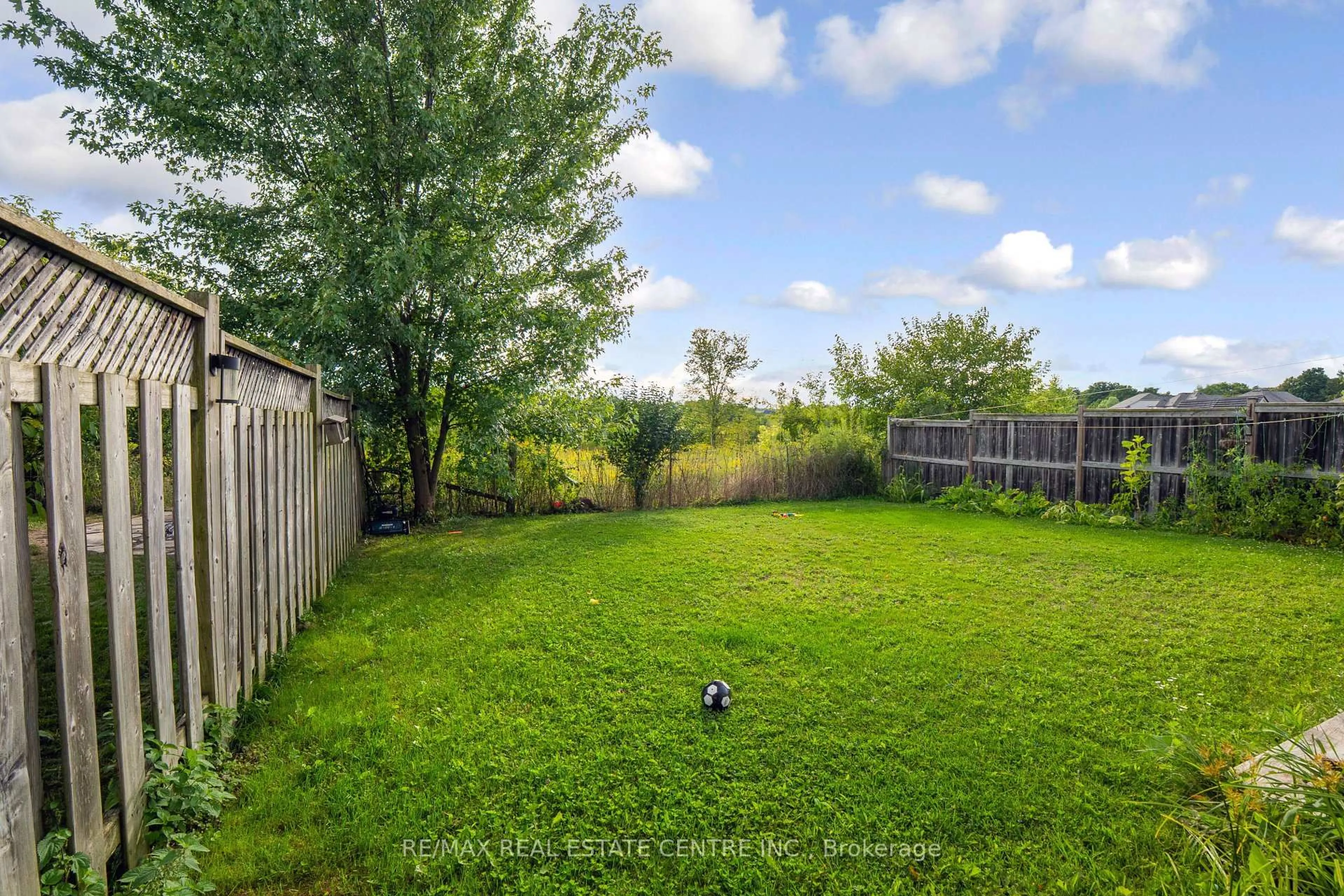A pic from outside/outdoor area/front of a property/back of a property/a pic from drone, unknown for 56 Smith's Creek Dr, Wilmot Ontario N3A 0B3