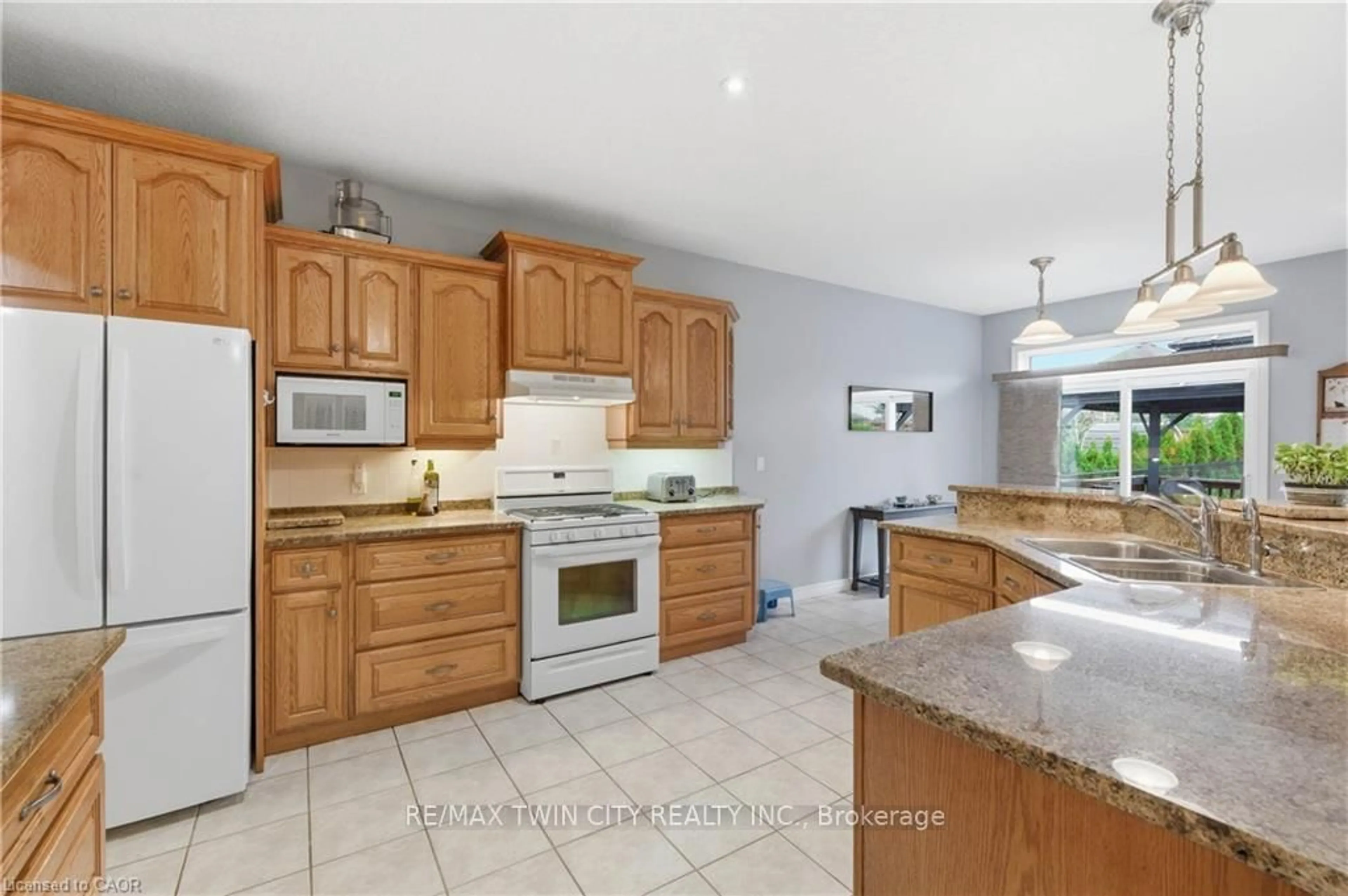 Open concept kitchen, ceramic/tile floor for 58 Templeton Dr, Kitchener Ontario N2A 4G1