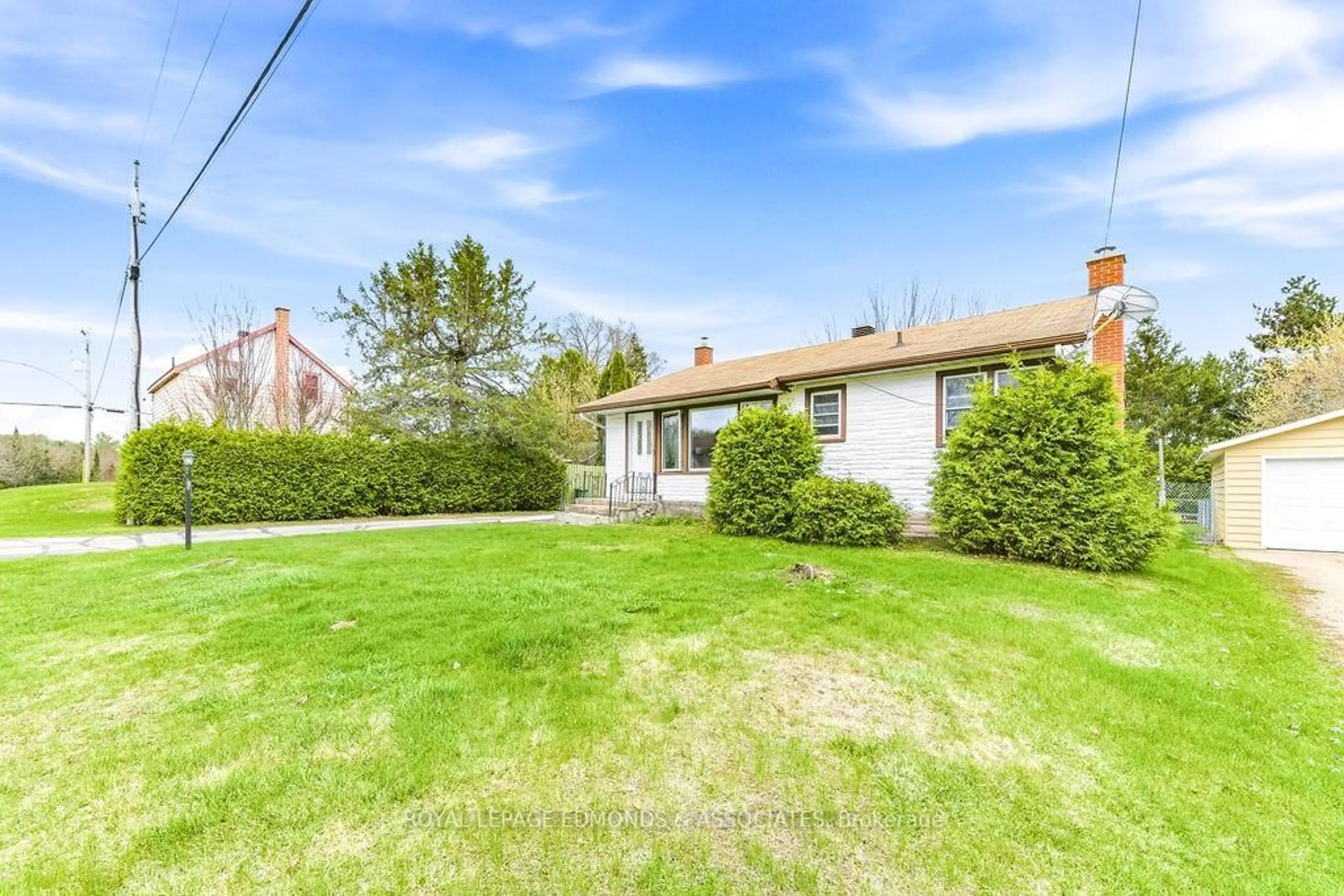 A pic from outside/outdoor area/front of a property/back of a property/a pic from drone, street for 1211 Zadow St, Pembroke Ontario K8A 6W8