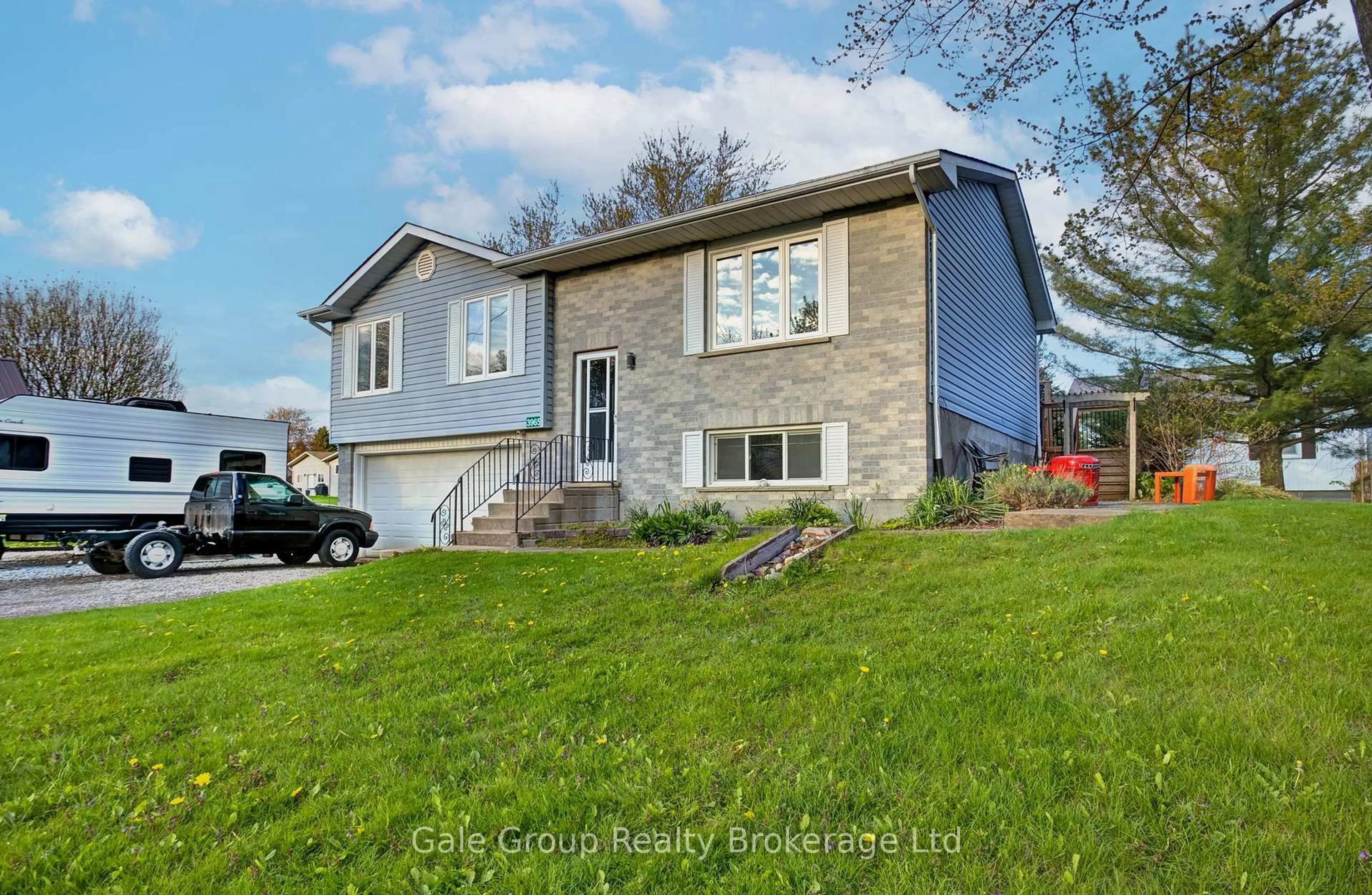 Home with vinyl exterior material, street for 3965 Milton St, Perth East Ontario N0B 2P0