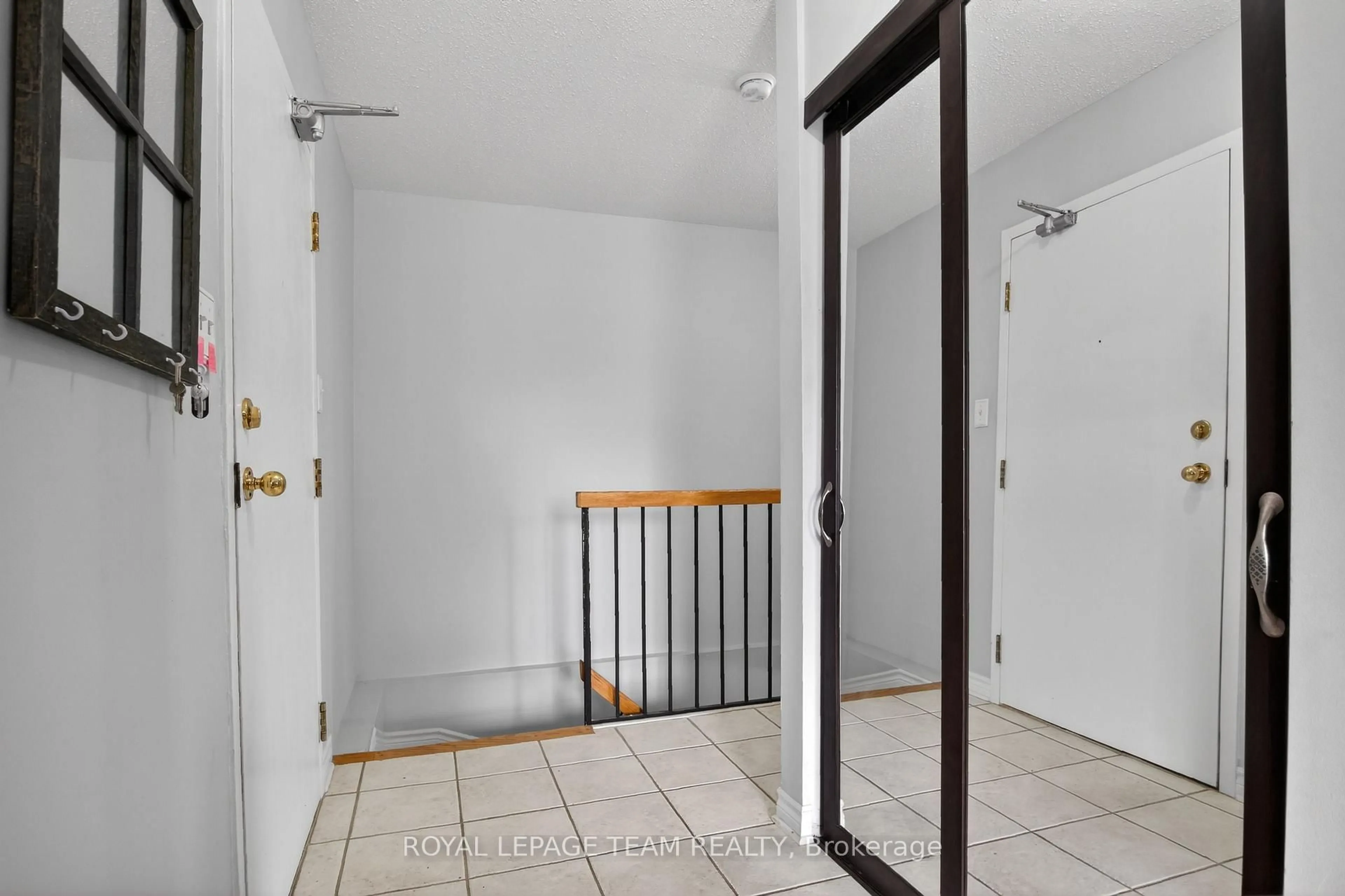 Indoor entryway for 24 Townline Rd #107, Carleton Place Ontario K7C 4B6