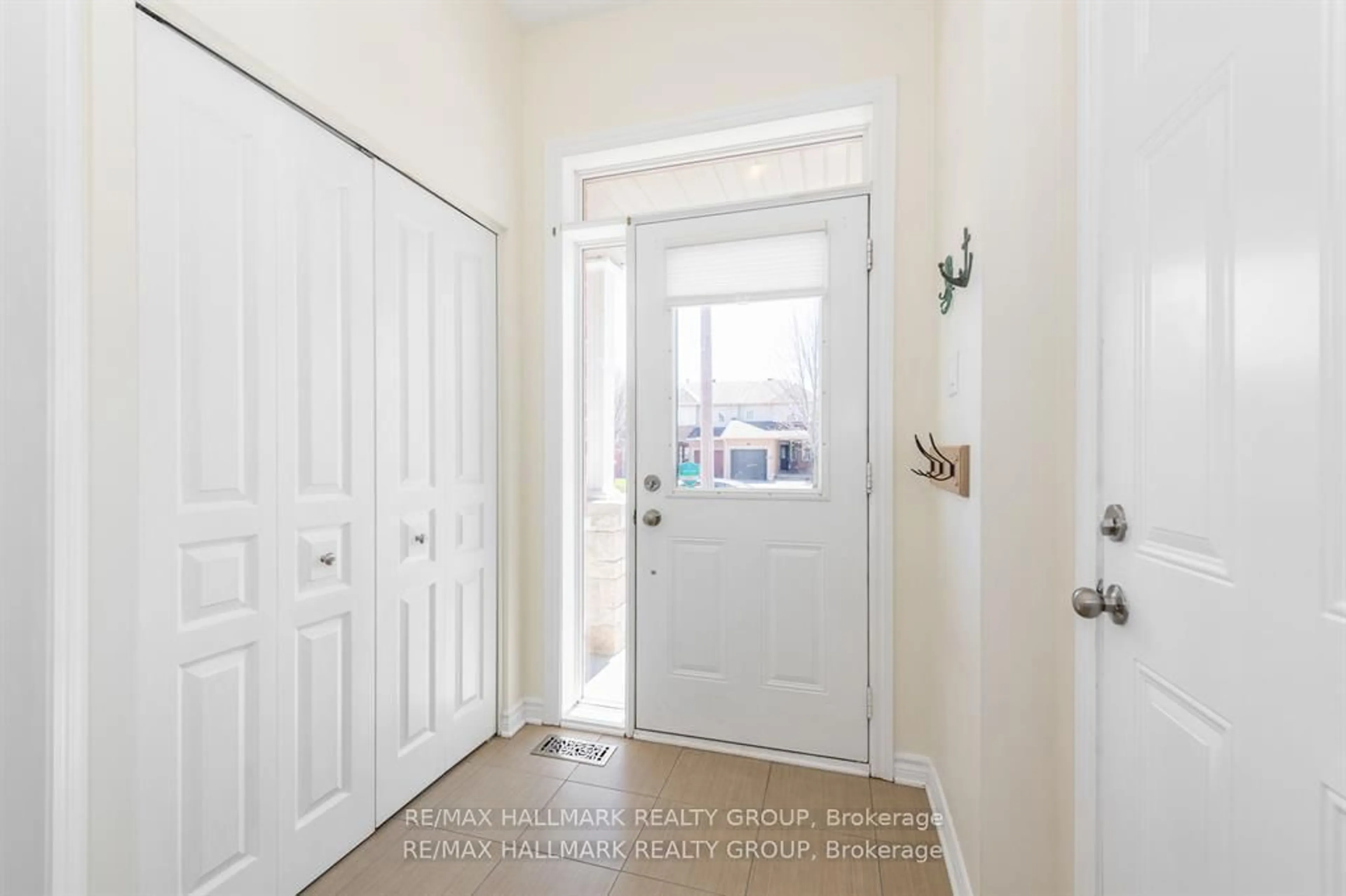Indoor entryway for 183 Claridge Dr, Ottawa Ontario K2J 5V8