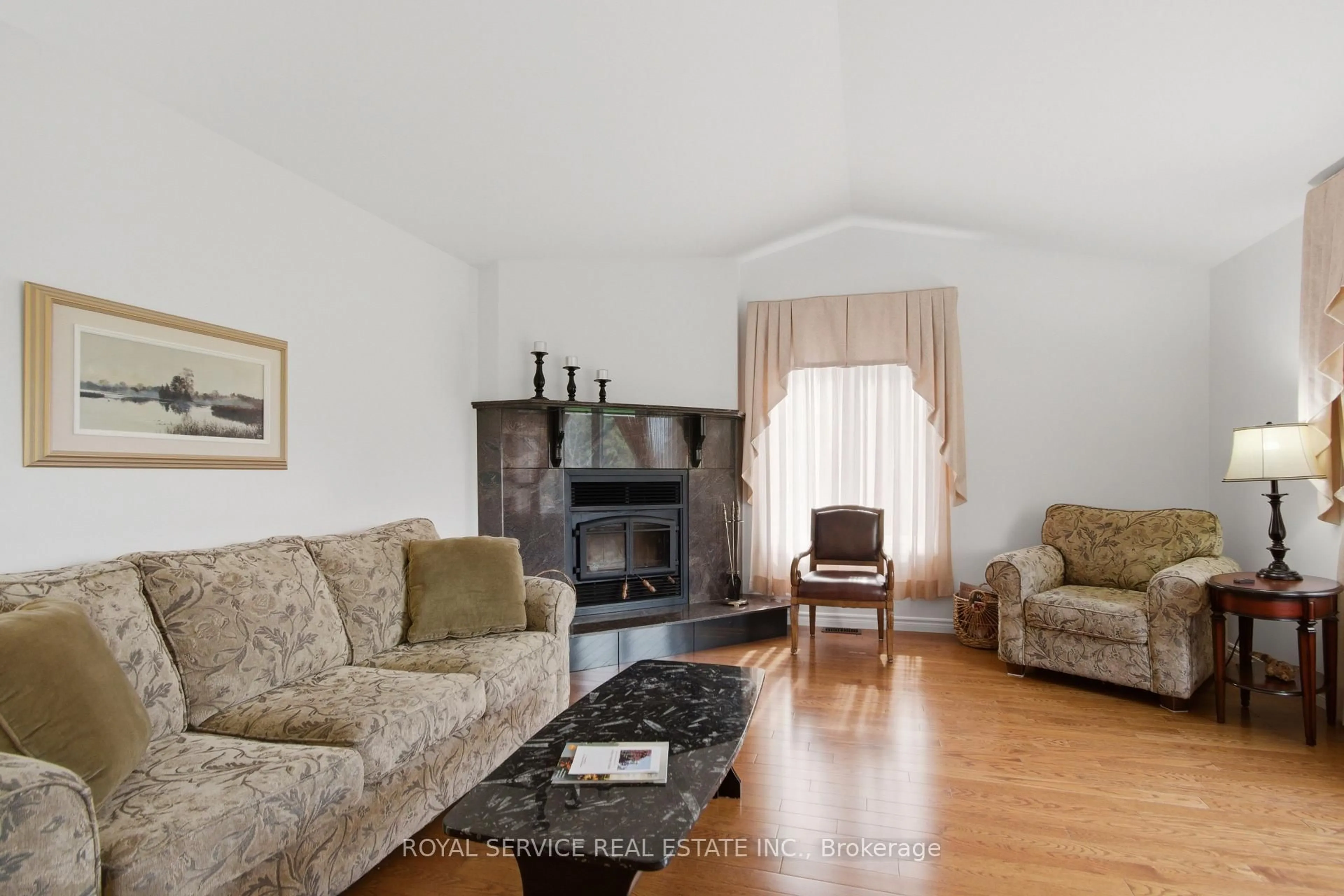 Living room with furniture, wood/laminate floor for 147 Nawautin Dr. Dr, Alnwick/Haldimand Ontario K0K 2G0