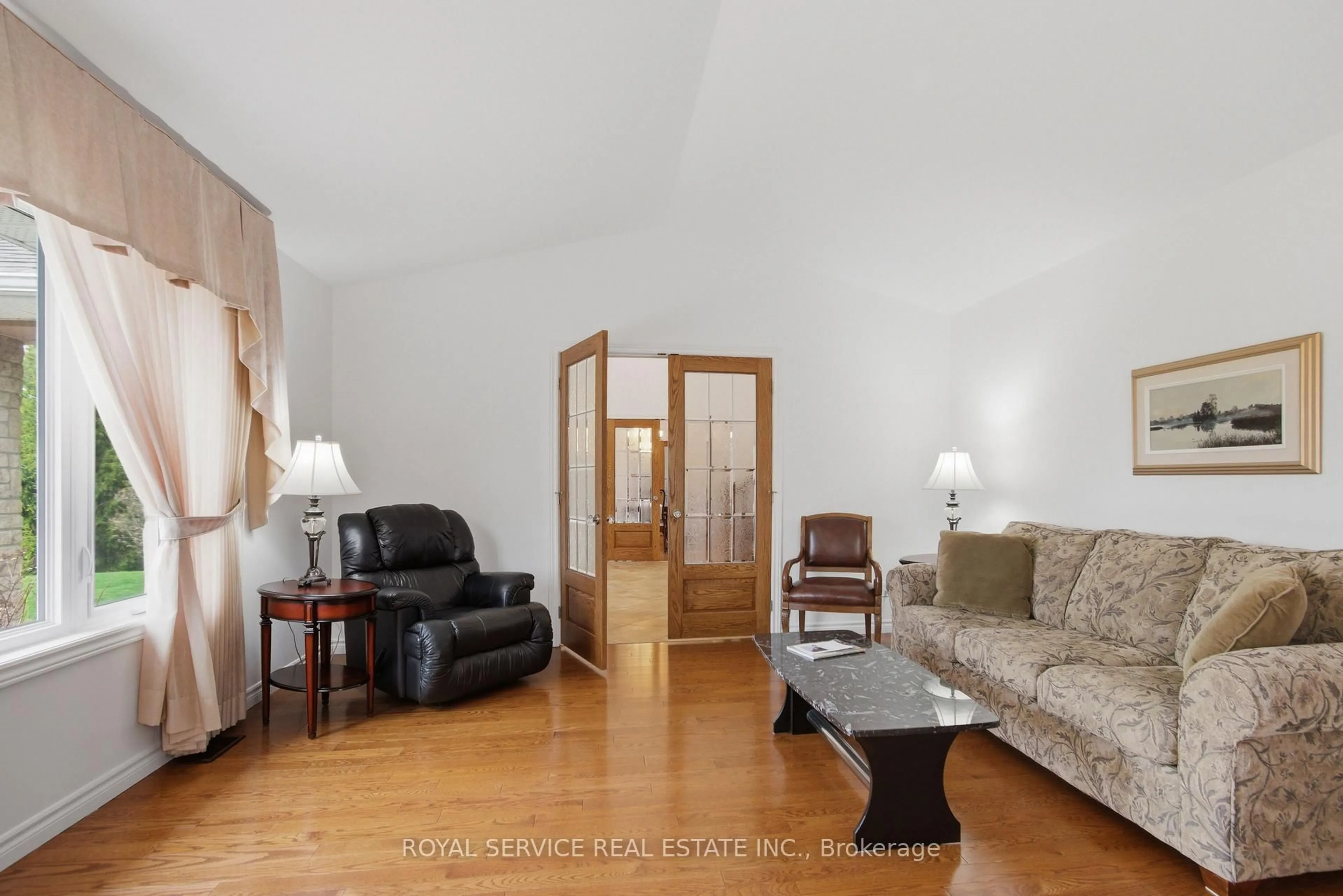 Living room with furniture, wood/laminate floor for 147 Nawautin Dr. Dr, Alnwick/Haldimand Ontario K0K 2G0
