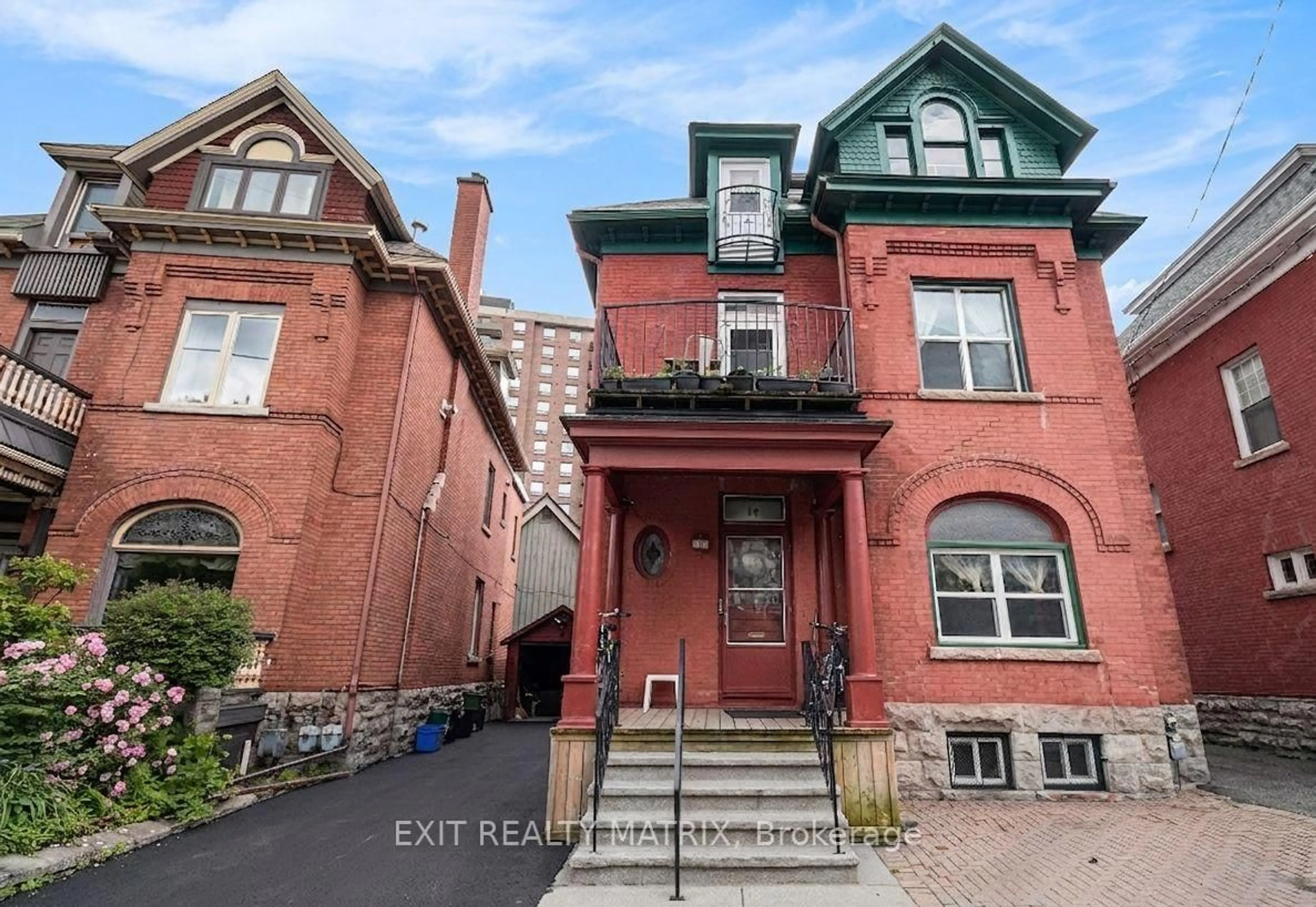Home with brick exterior material, street for 14 Somerset St, Ottawa Ontario K2P 0H4