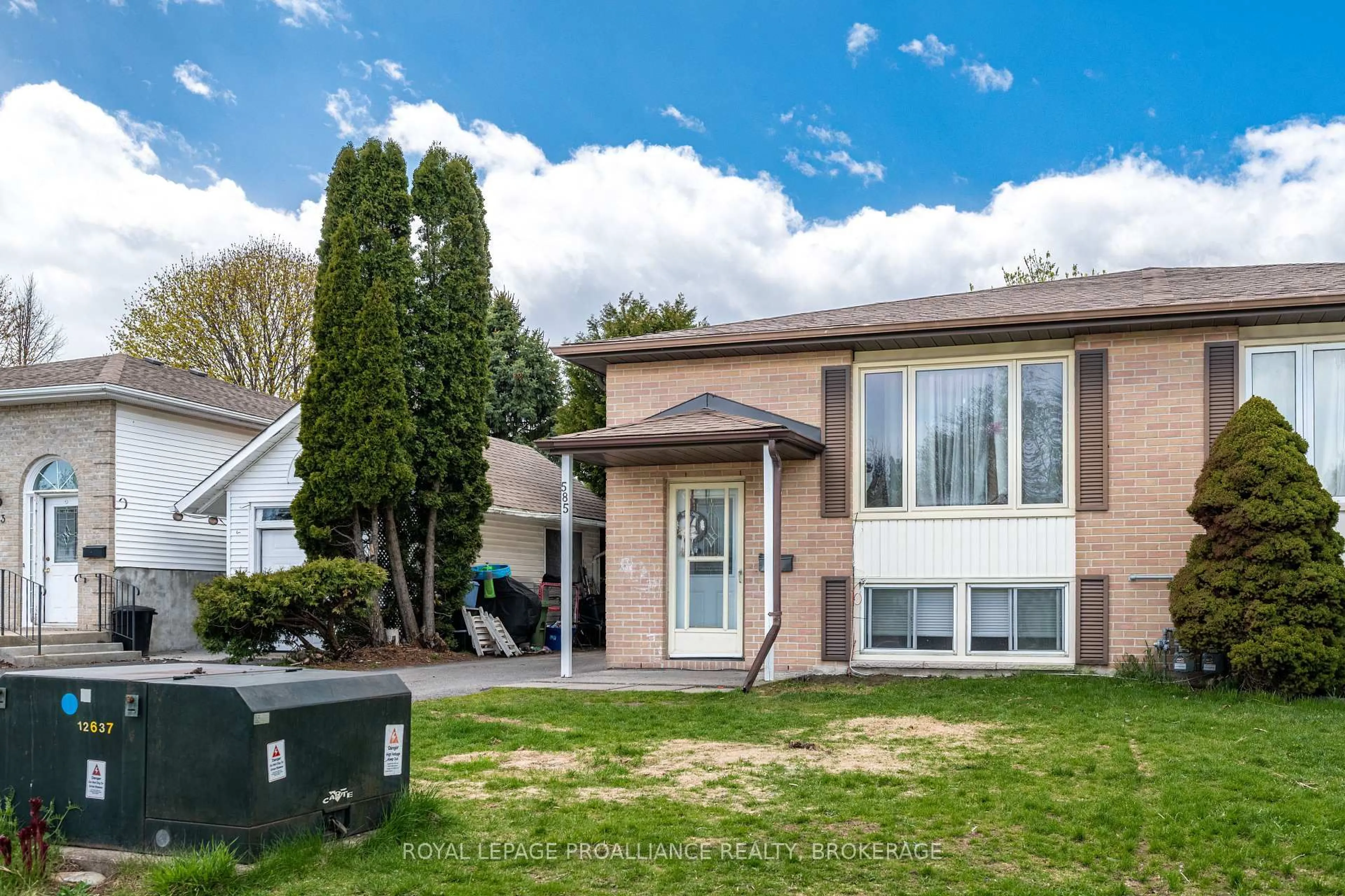 Home with vinyl exterior material, street for 585 Gavin Crt, Kingston Ontario K7M 8B8