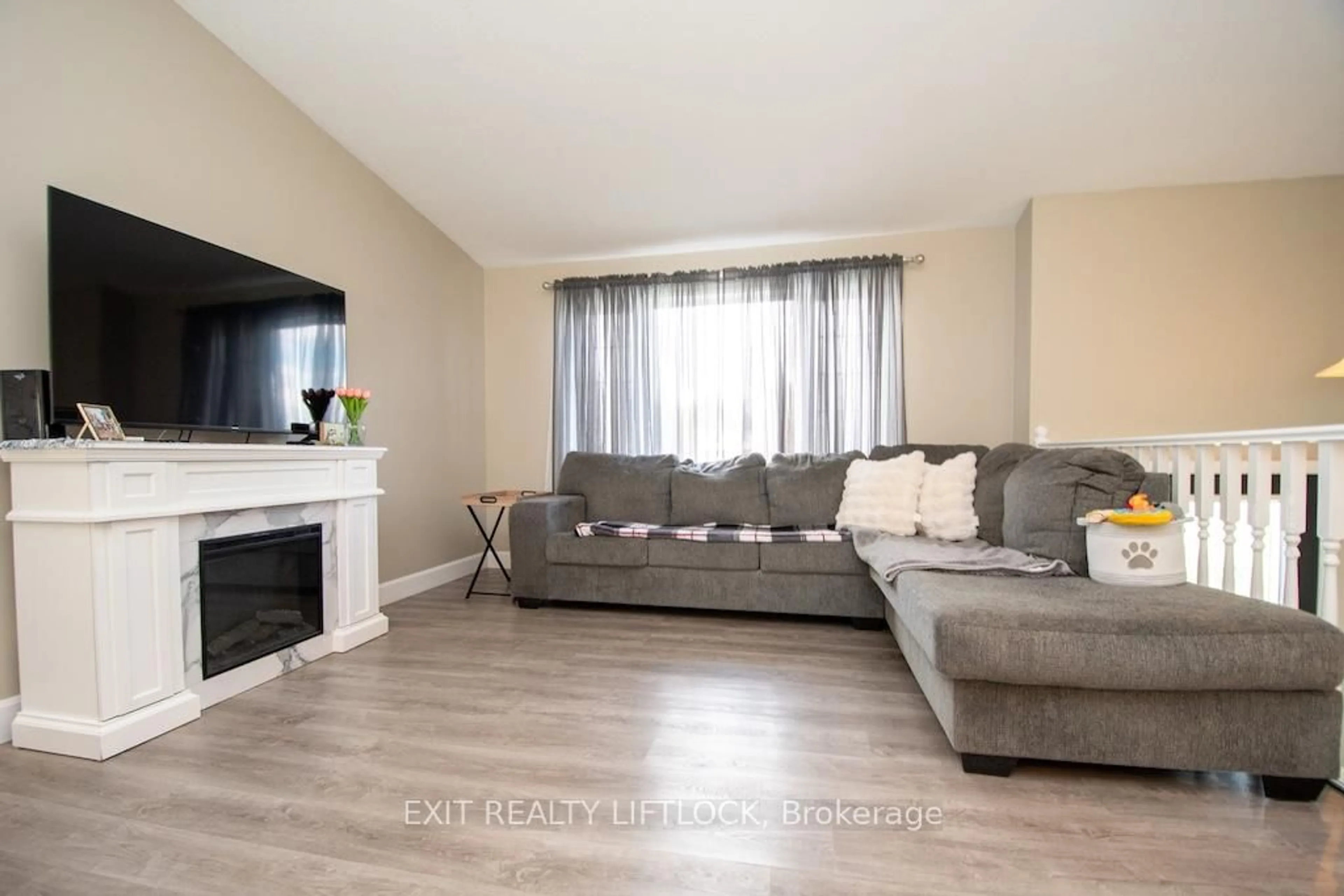 Living room with furniture, wood/laminate floor for 3 Matilda Dr, Kawartha Lakes Ontario K0L 2W0