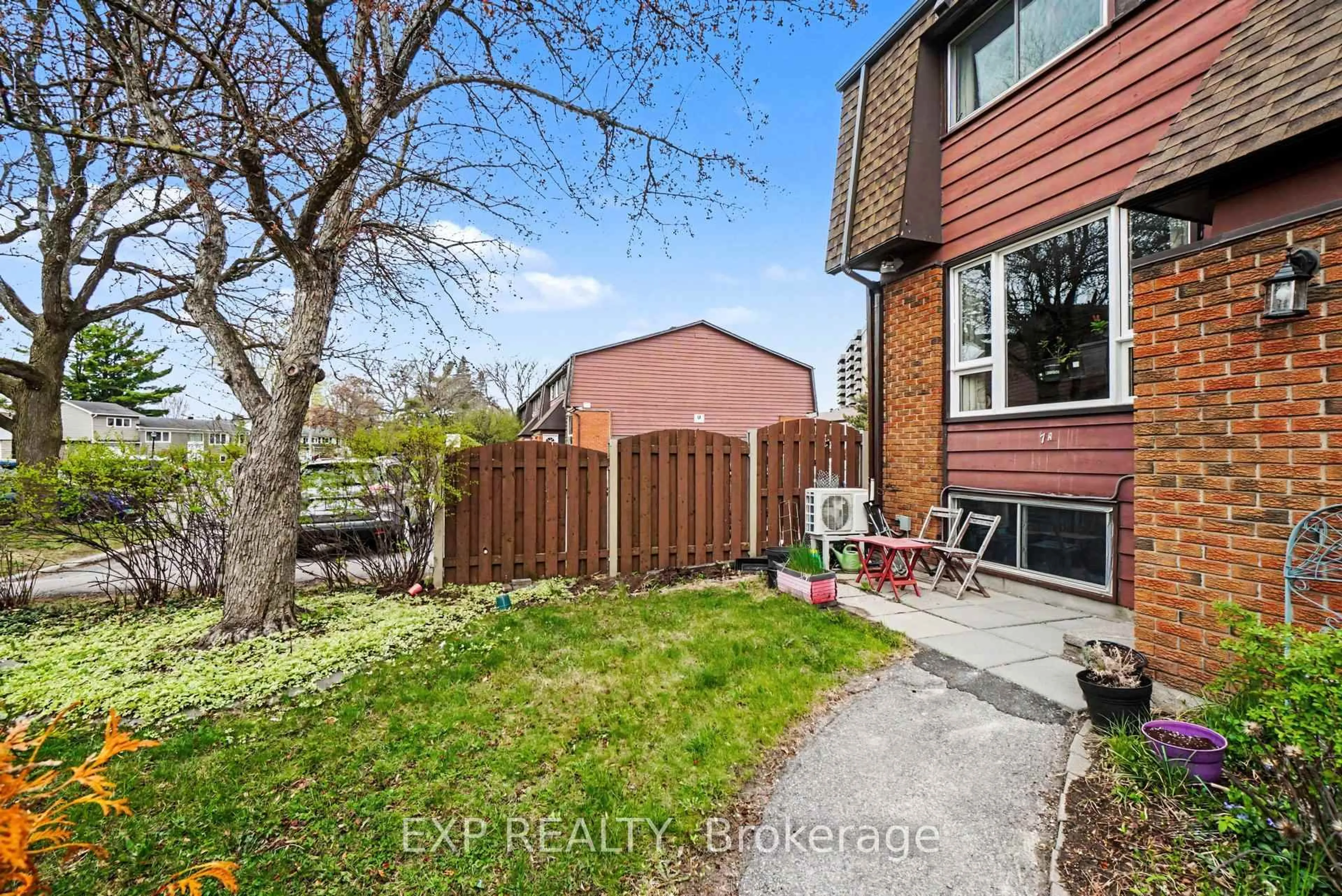 Patio, street for 7A Banner Rd, Ottawa Ontario K2H 8T3