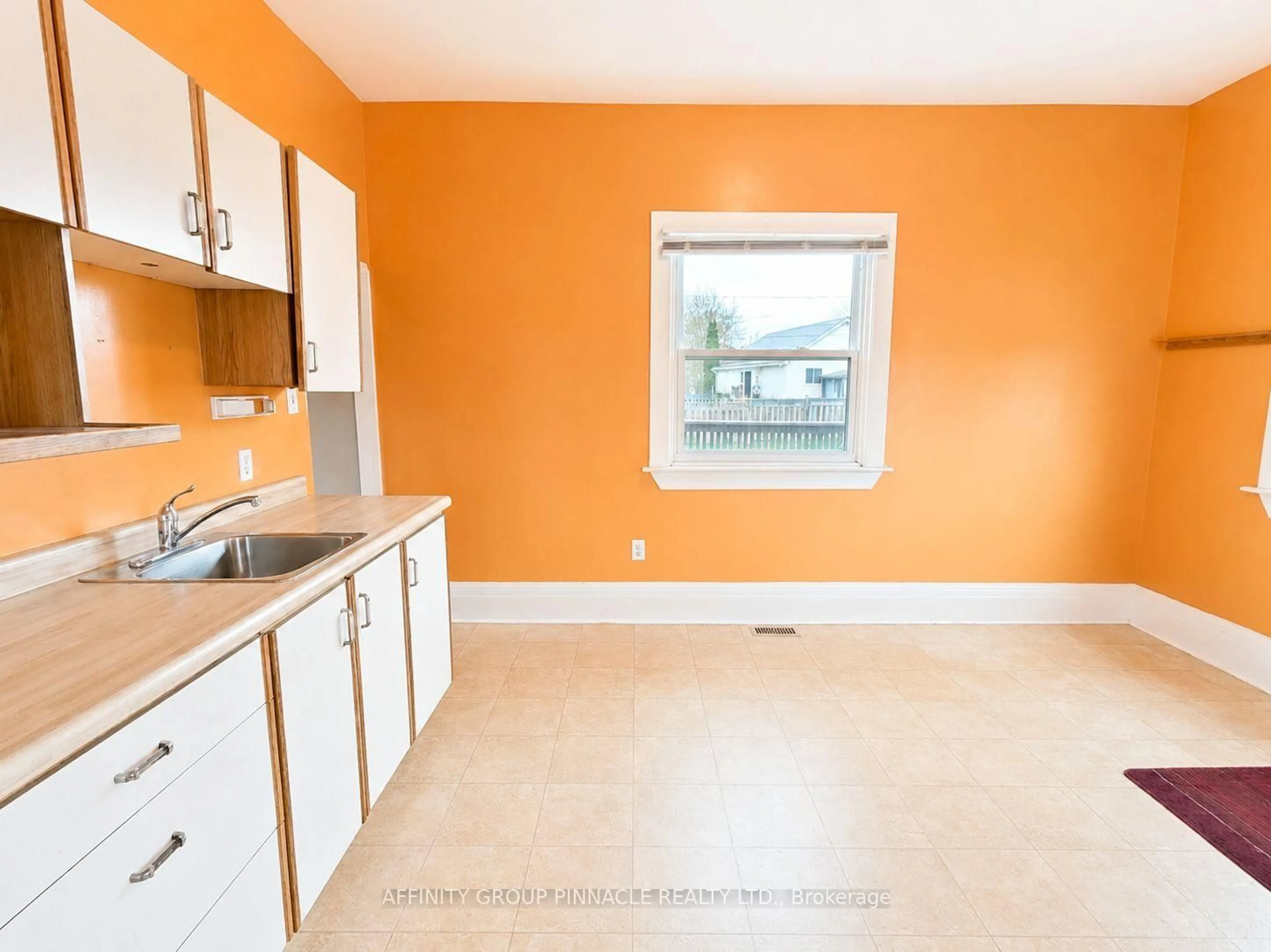 Standard kitchen, ceramic/tile floor for 170 Queen St, Kawartha Lakes Ontario K9V 1H4