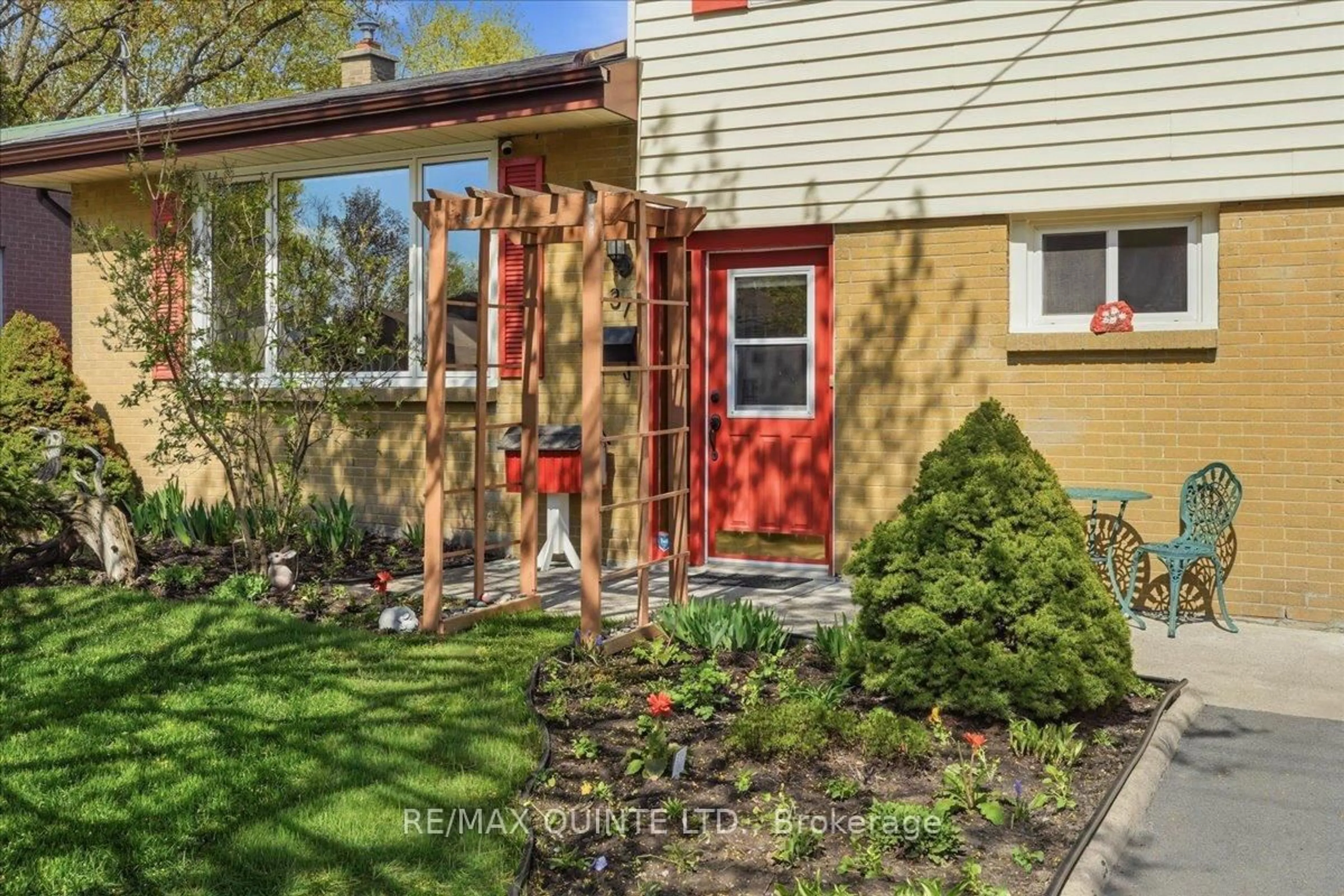 Unknown for 37 Linton Park Rd, Belleville Ontario K8N 4K7