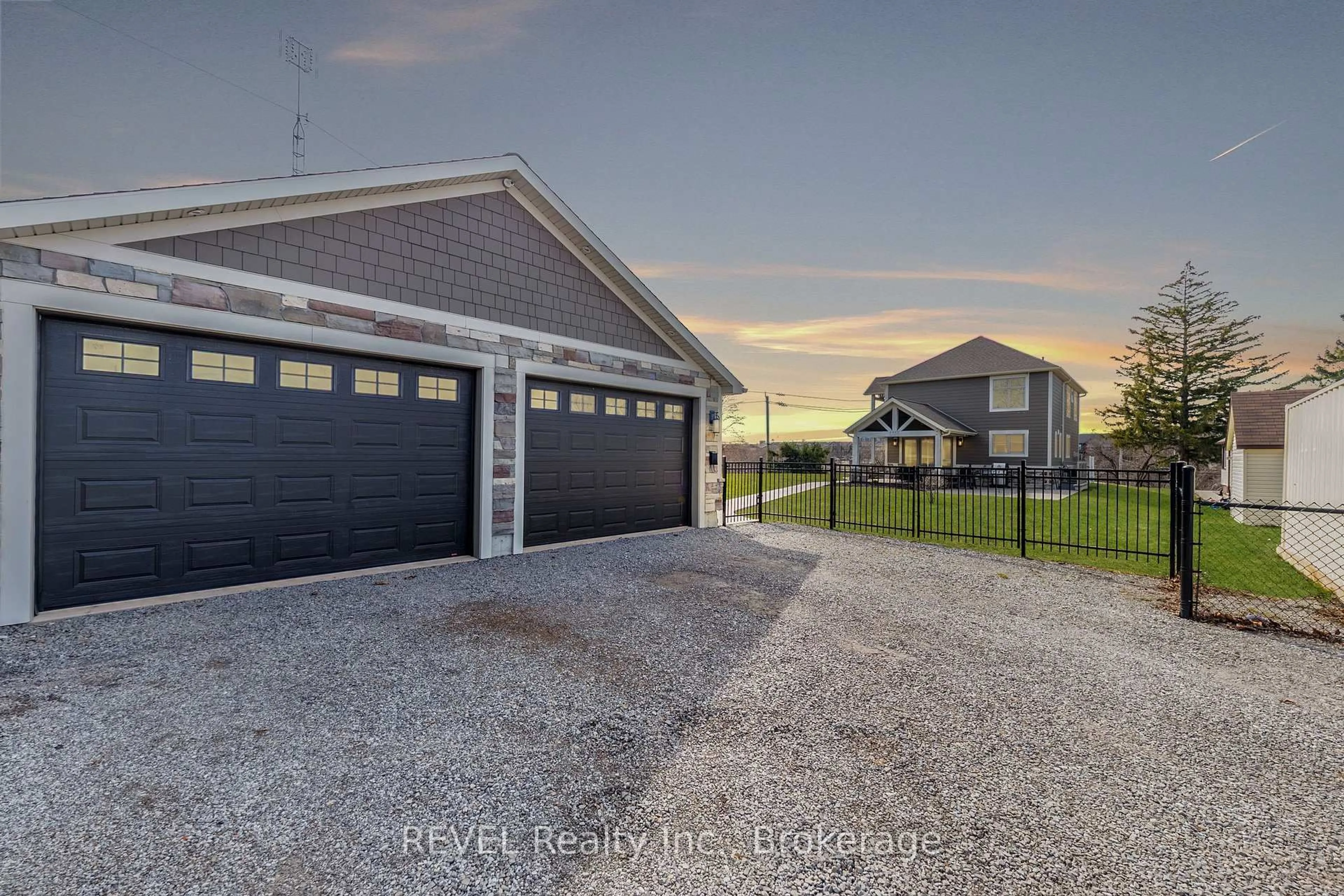 Unknown for 190 Oakdale Ave, St. Catharines Ontario L2P 2K8