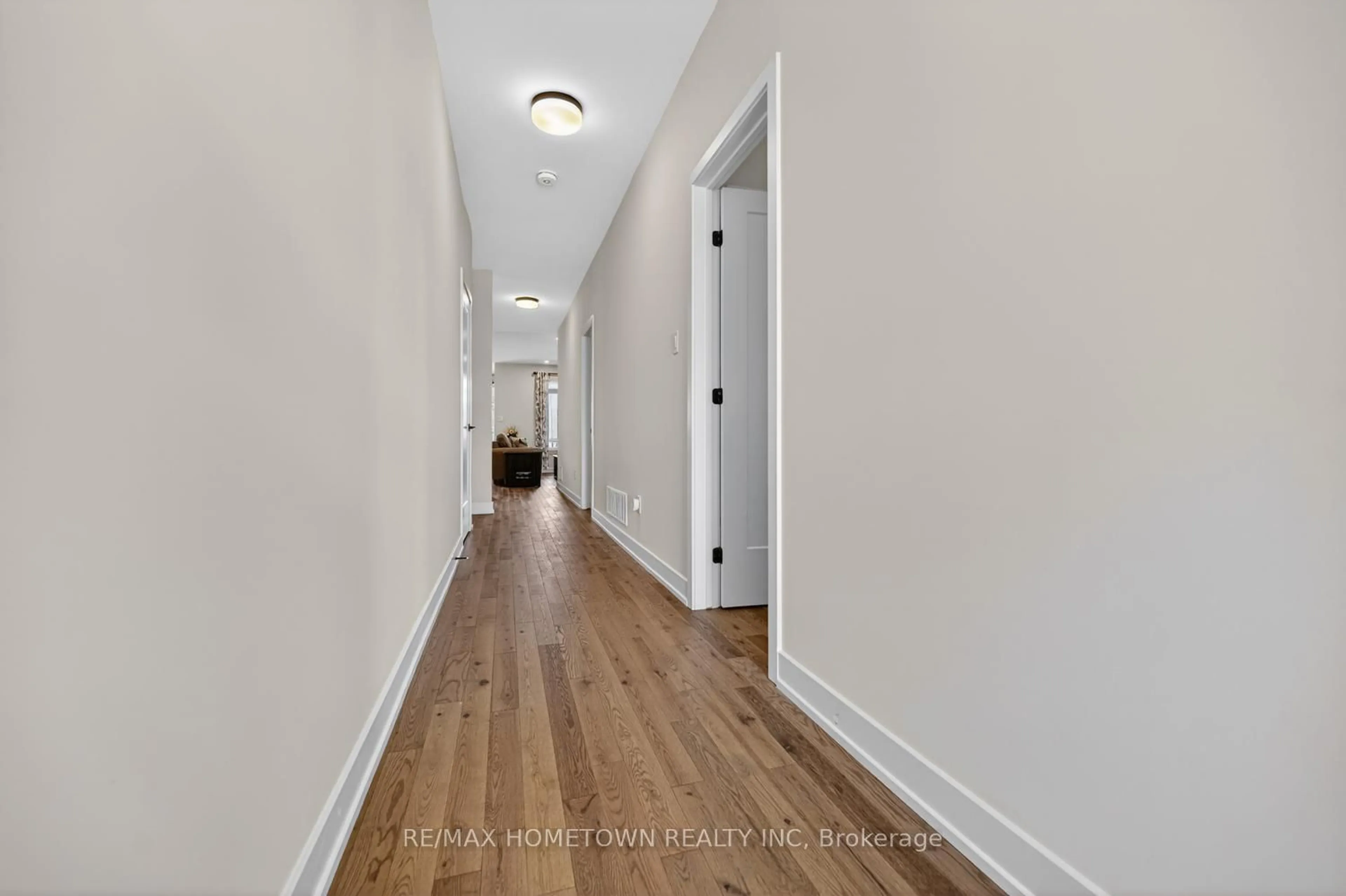 Indoor entryway for 1253 Potter Dr, Brockville Ontario K6V 0G8