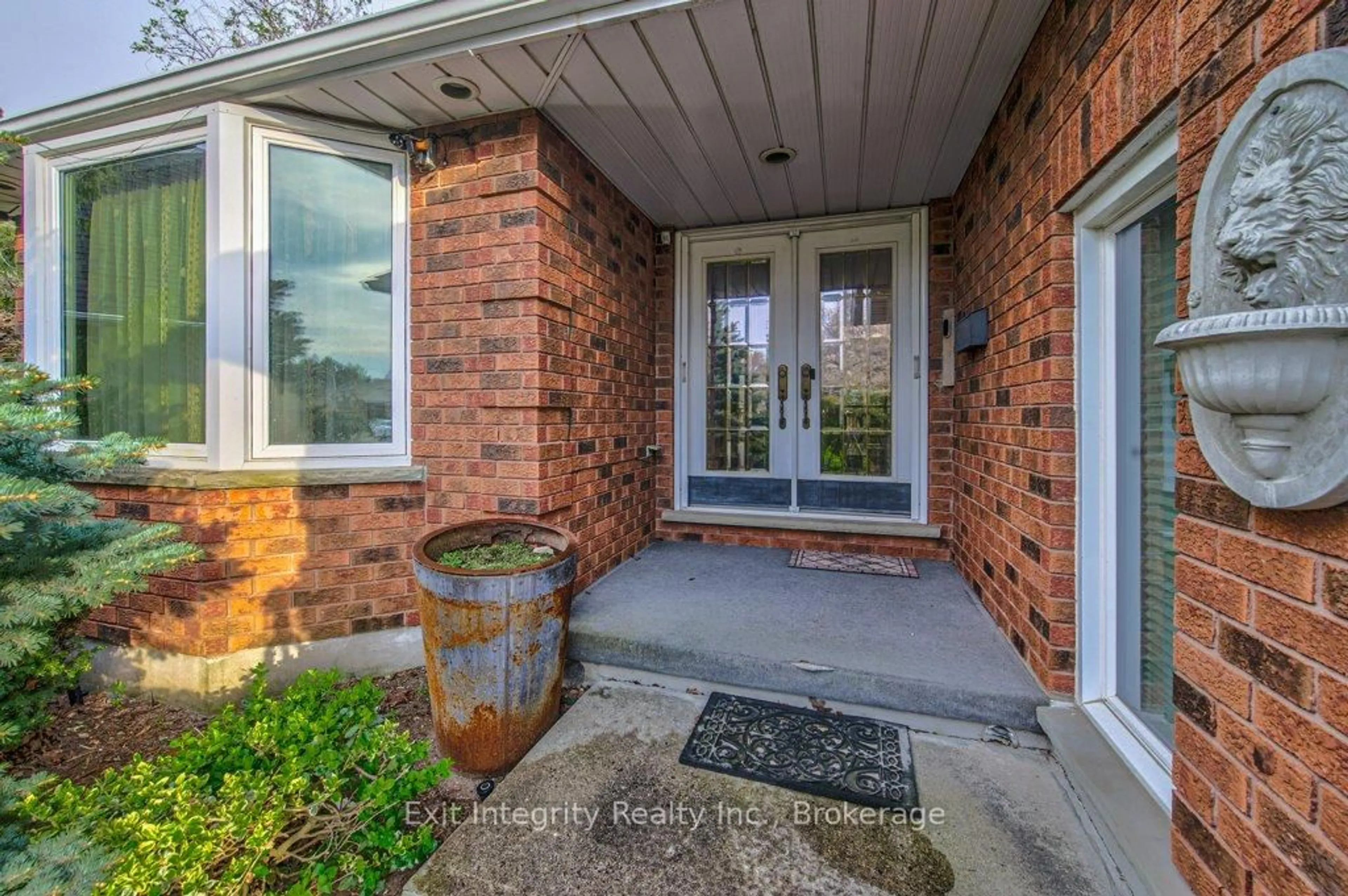 Indoor entryway for 247 Rolling Acres Crt, Kitchener Ontario N2A 3W5