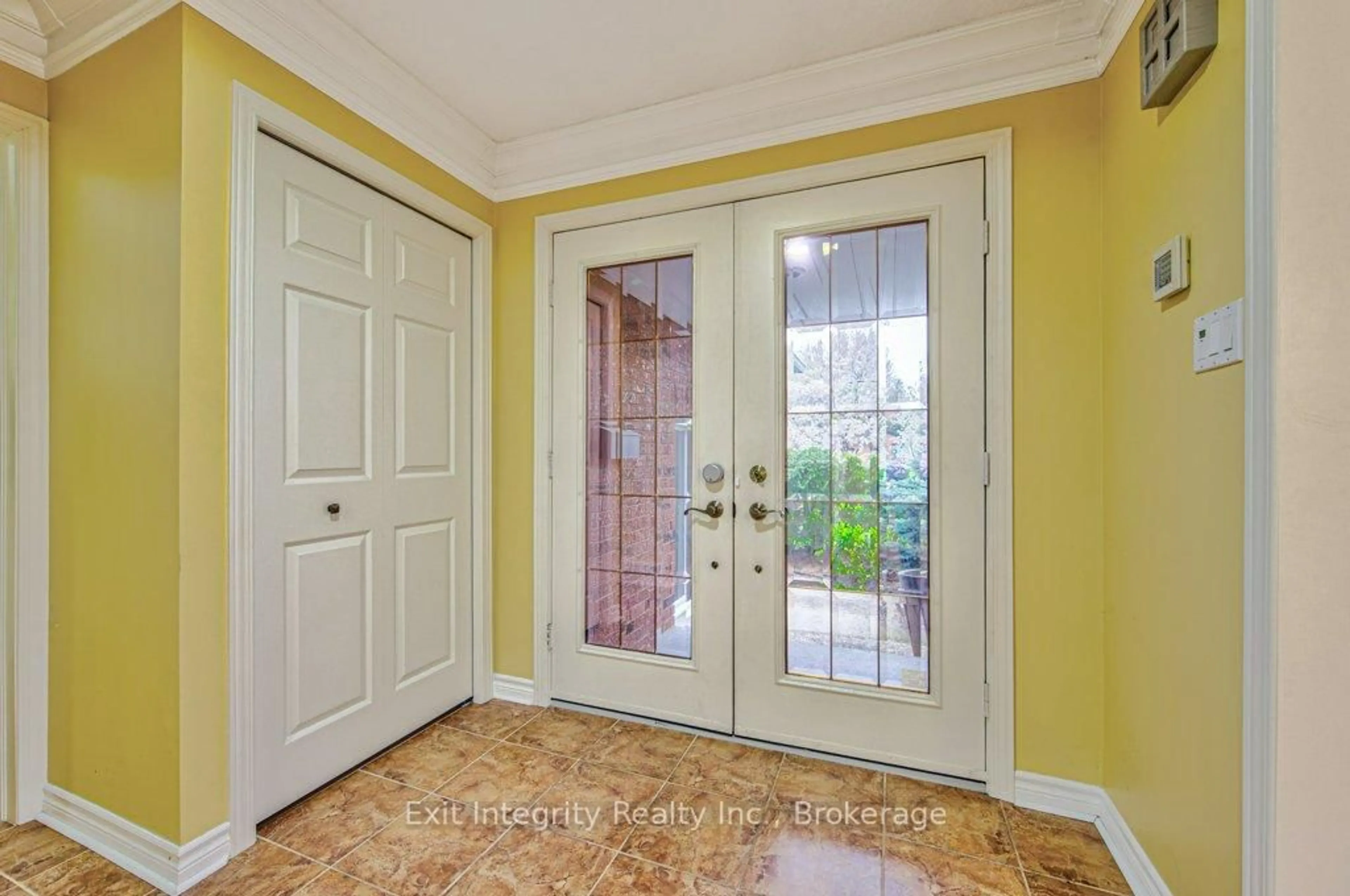 Indoor entryway for 247 Rolling Acres Crt, Kitchener Ontario N2A 3W5