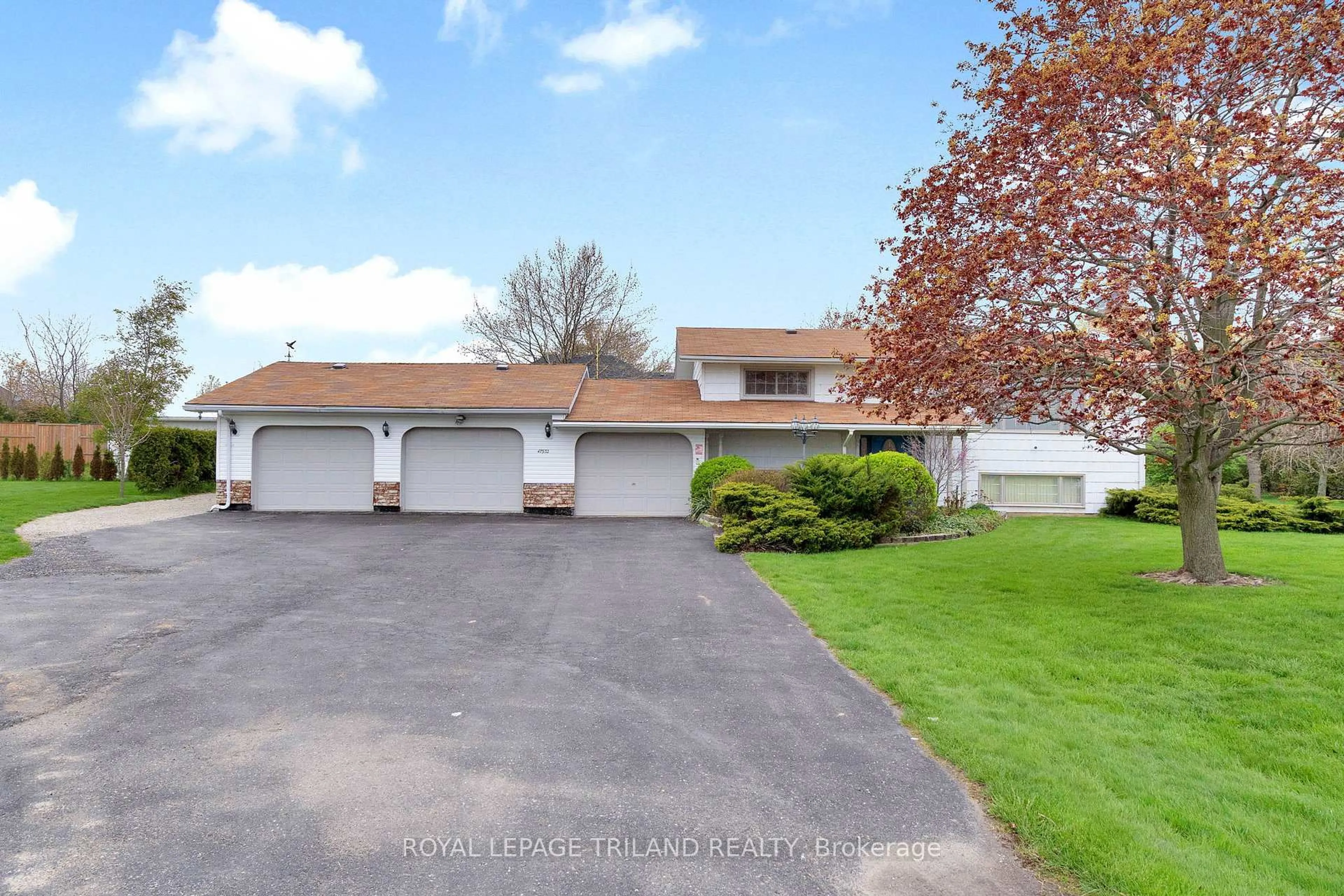 A pic from outside/outdoor area/front of a property/back of a property/a pic from drone, street for 47932 College Line, Malahide Ontario N5H 2R6