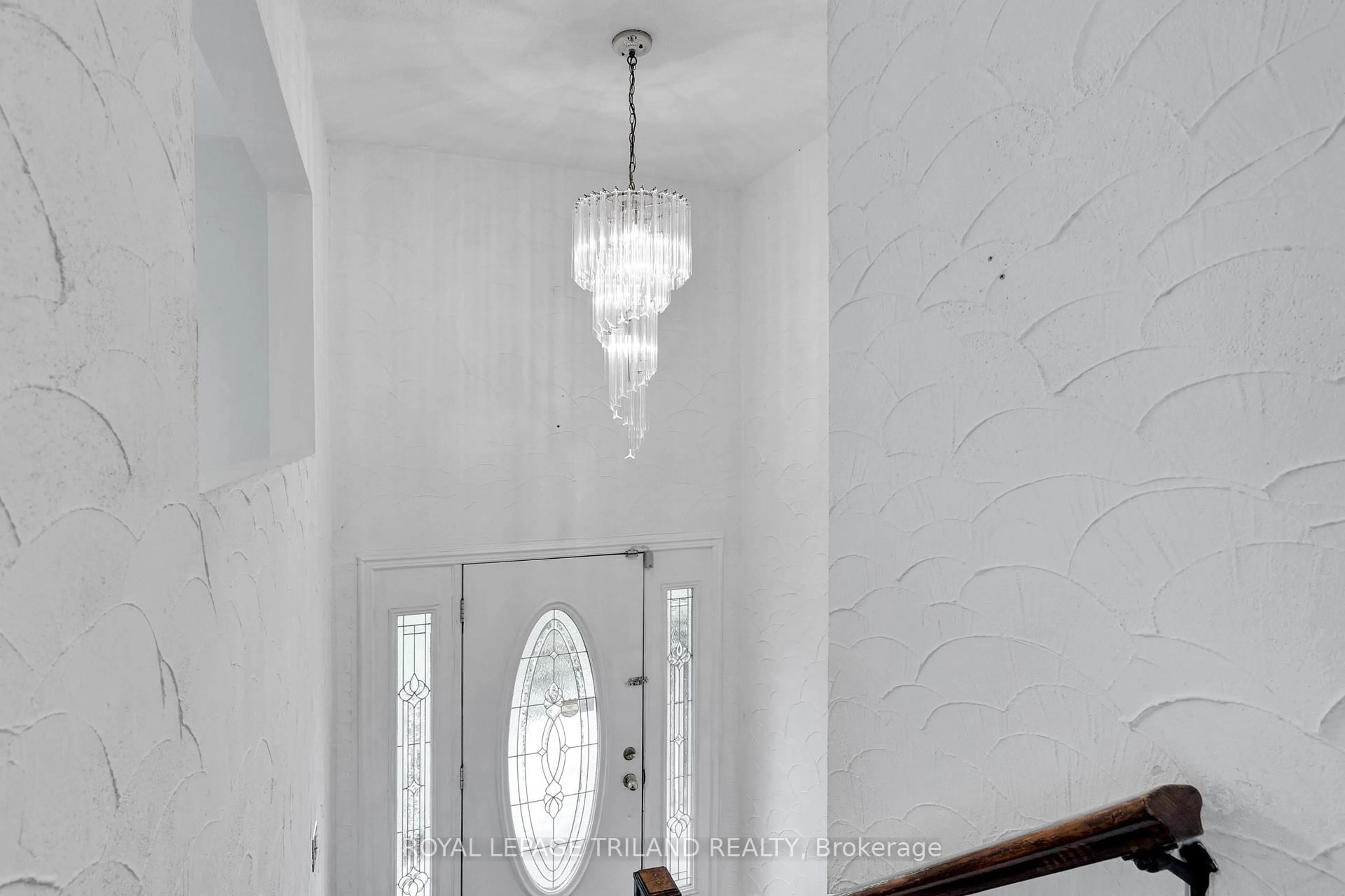 Indoor foyer for 47932 College Line, Malahide Ontario N5H 2R6