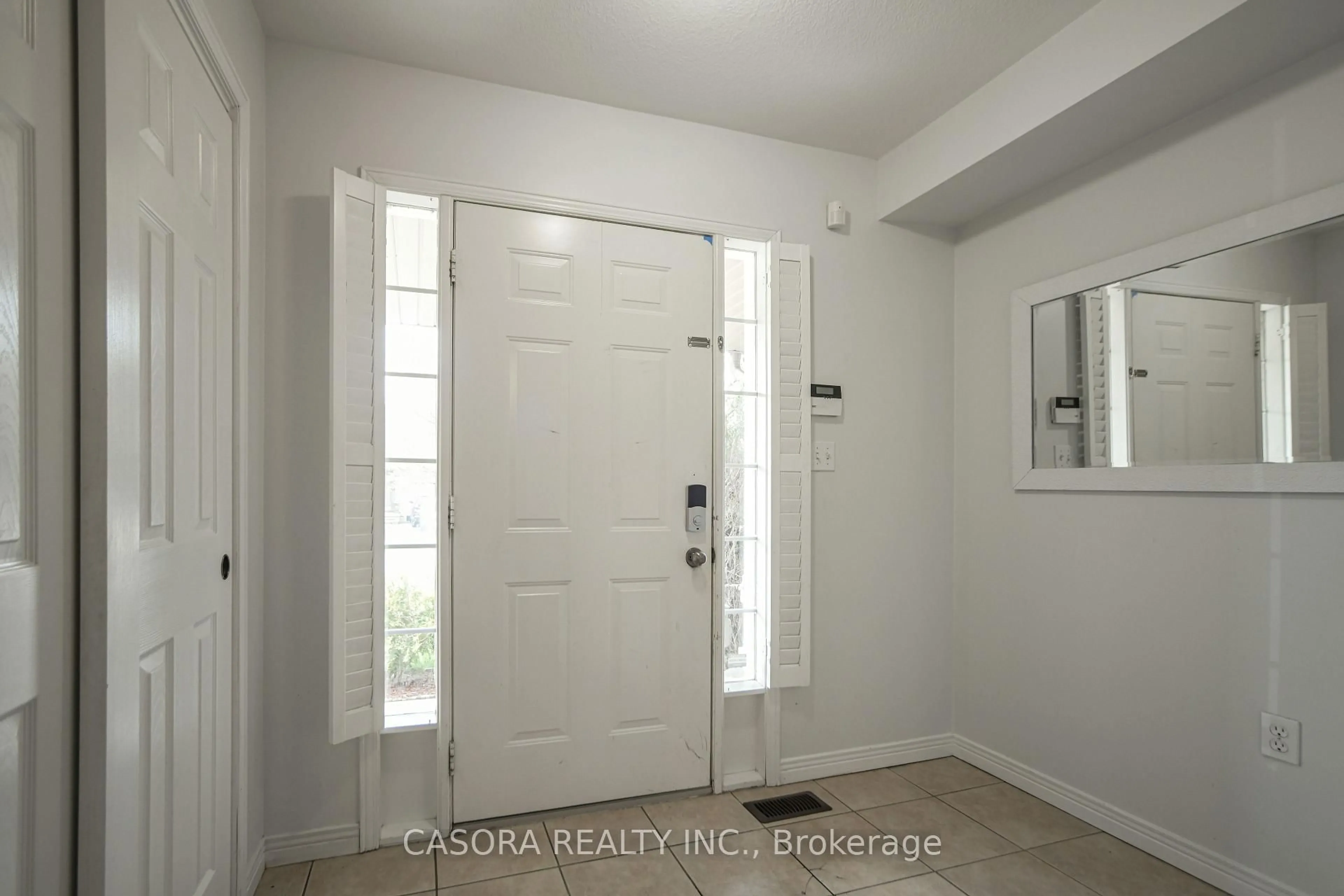 Indoor entryway for 33 Hannon Cres, Hamilton Ontario L0R 1P0