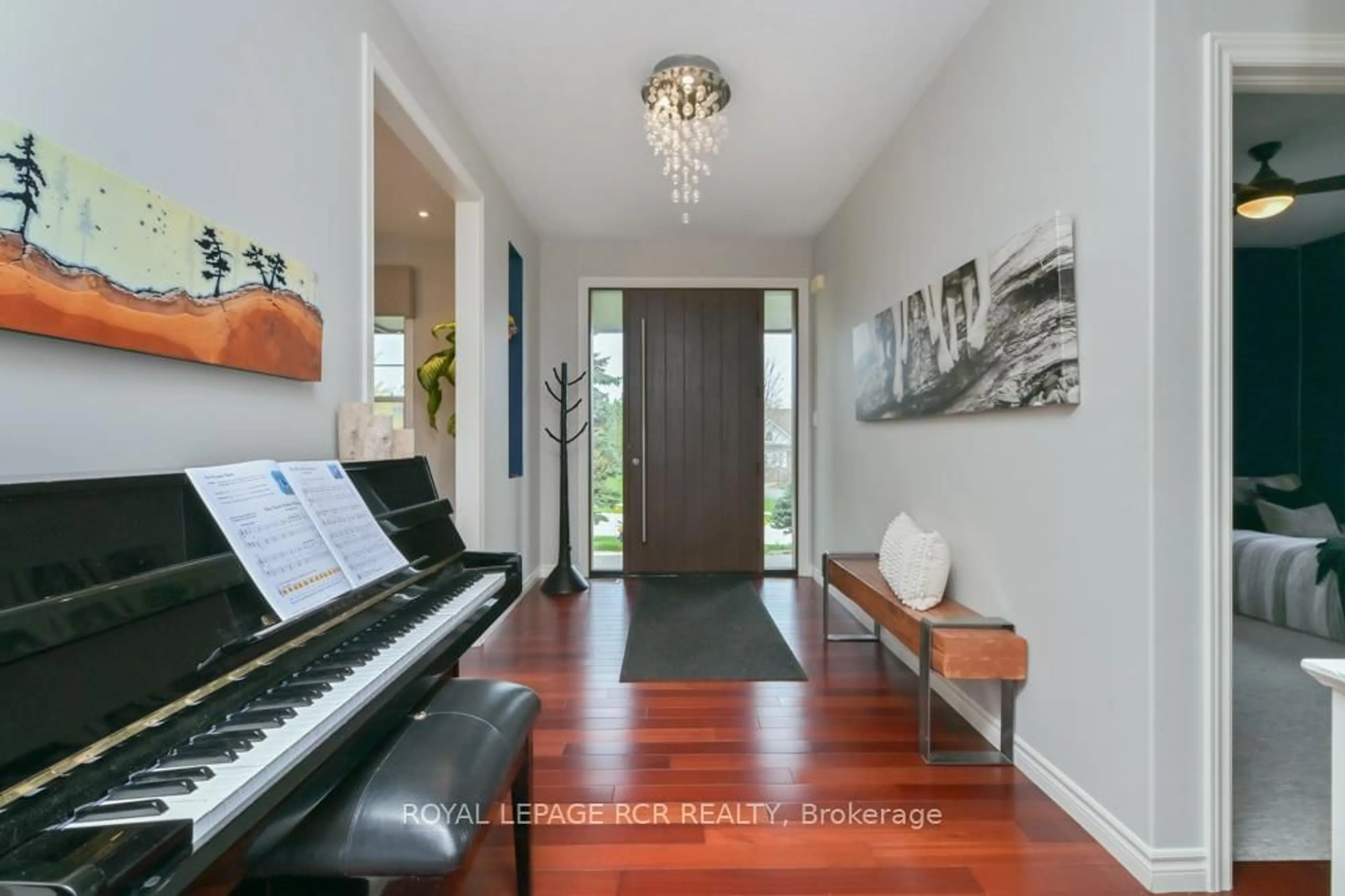 Indoor entryway for 2 Island Lake Rd, Mono Ontario L9W 5K6