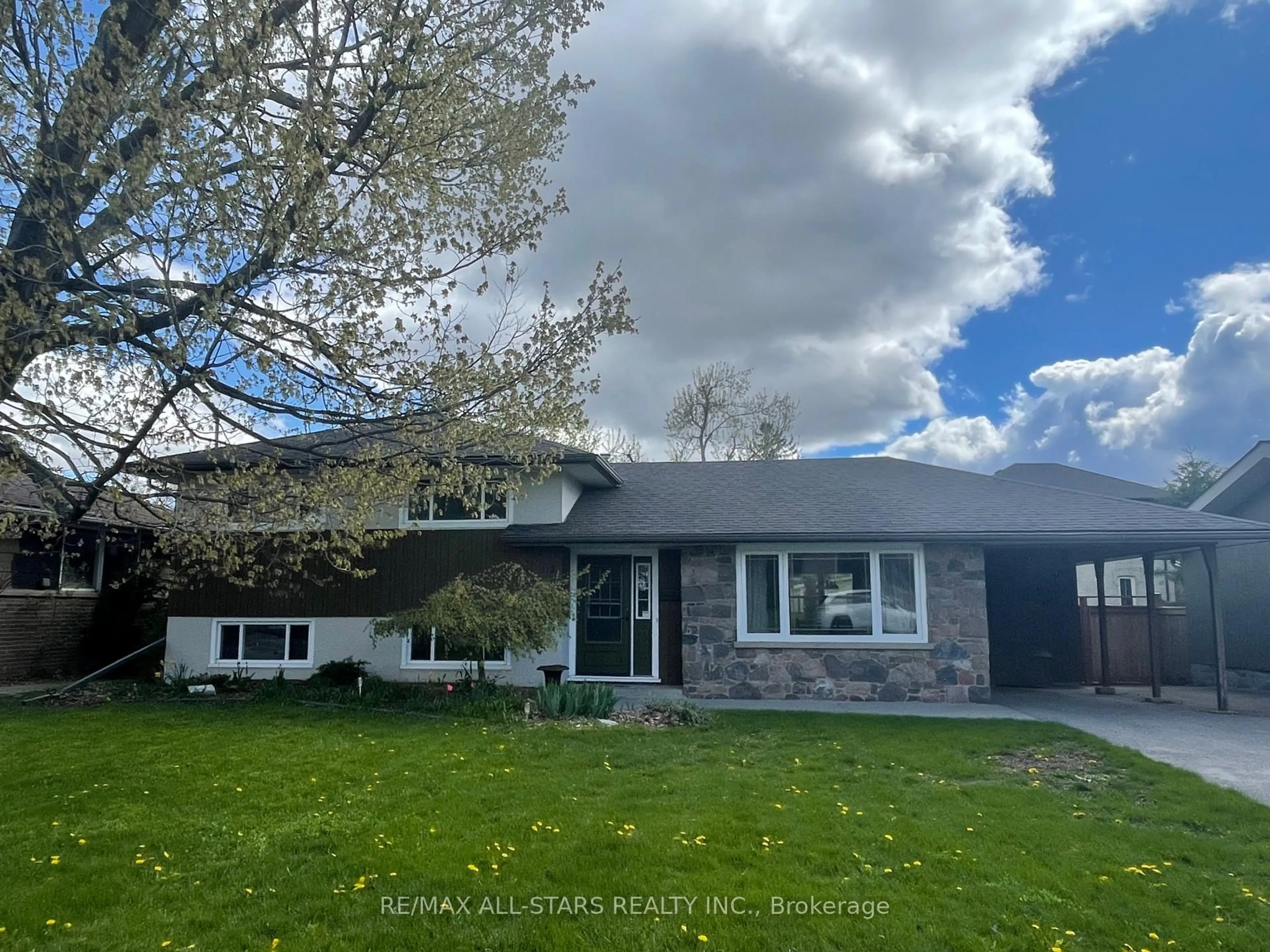 Home with vinyl exterior material, street for 112 Adelaide St, Kawartha Lakes Ontario K9V 4L9
