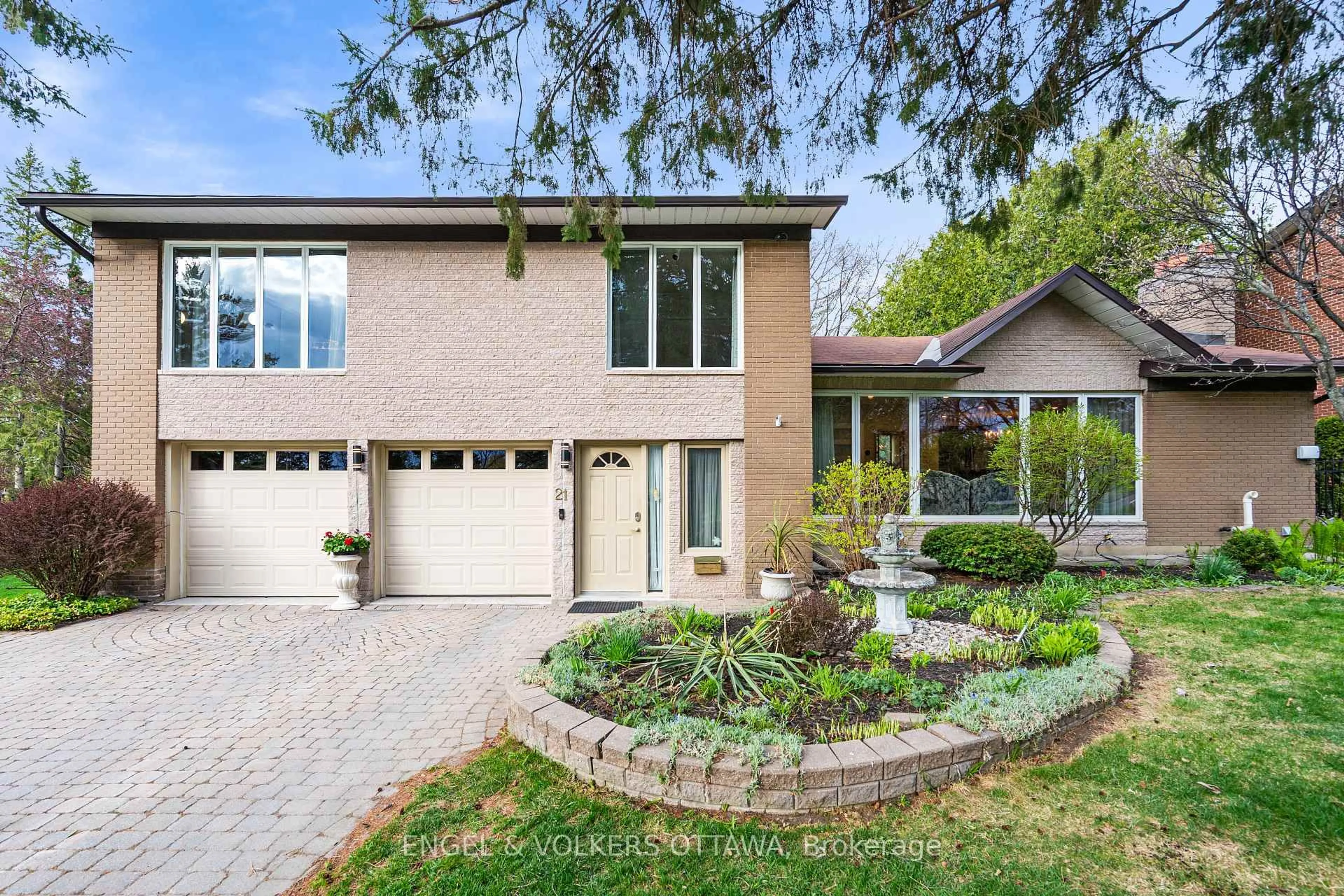 Home with brick exterior material, street for 21 Tiffany Cres, Kanata Ontario K2K 1W3