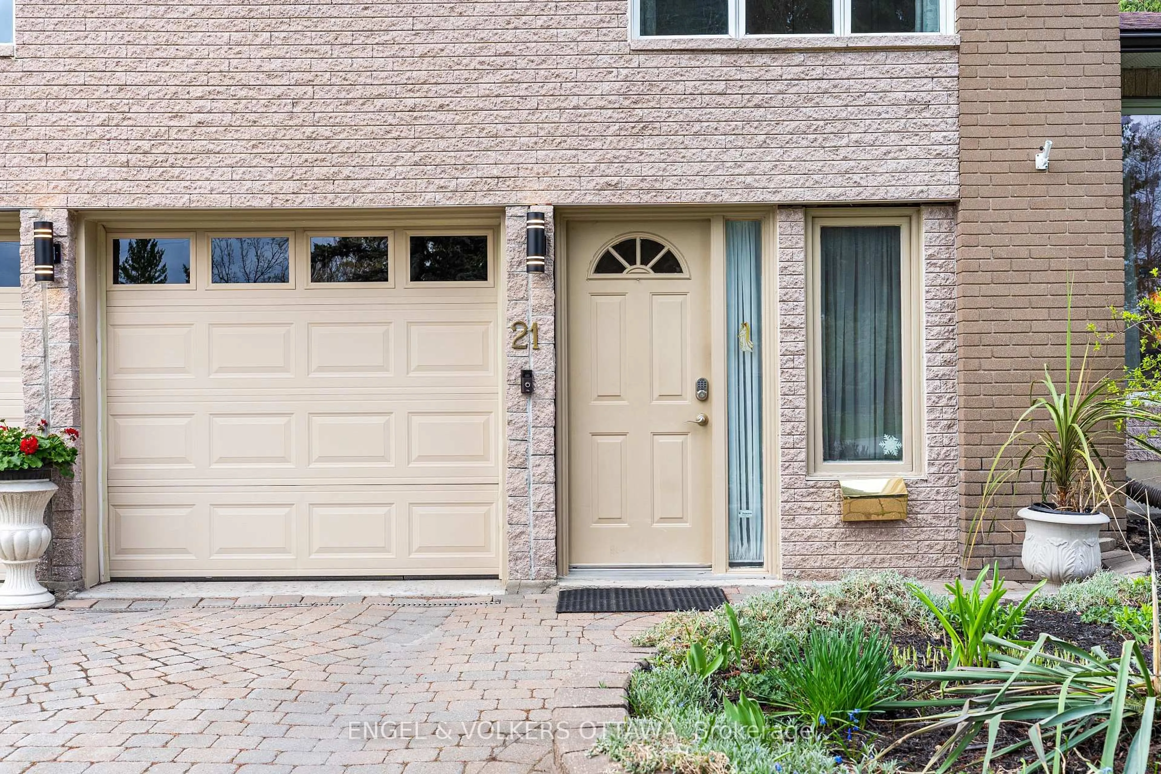 Home with brick exterior material, street for 21 Tiffany Cres, Kanata Ontario K2K 1W3