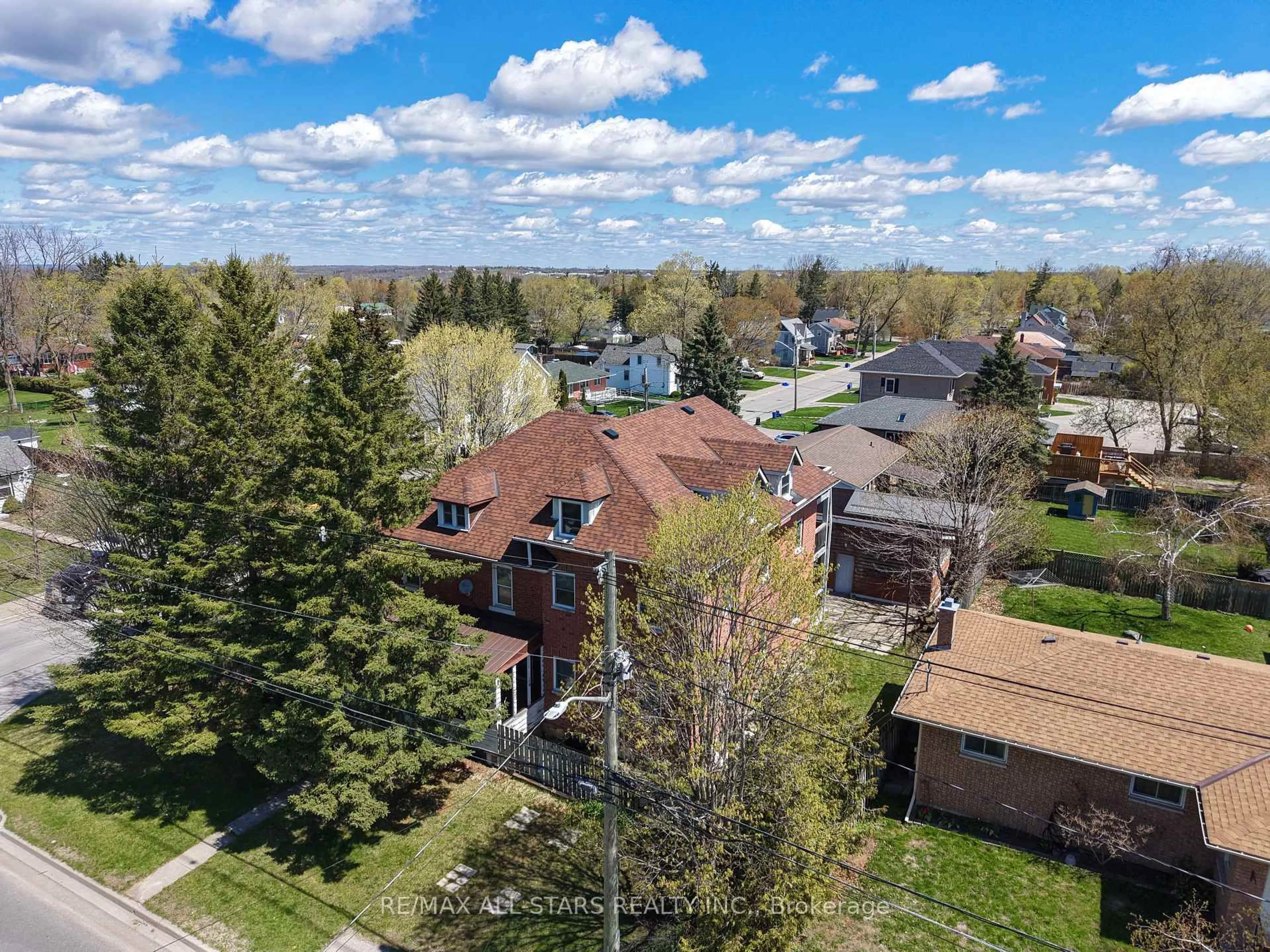 A pic from outside/outdoor area/front of a property/back of a property/a pic from drone, street for 94 Adelaide St, Kawartha Lakes Ontario K9V 4L5
