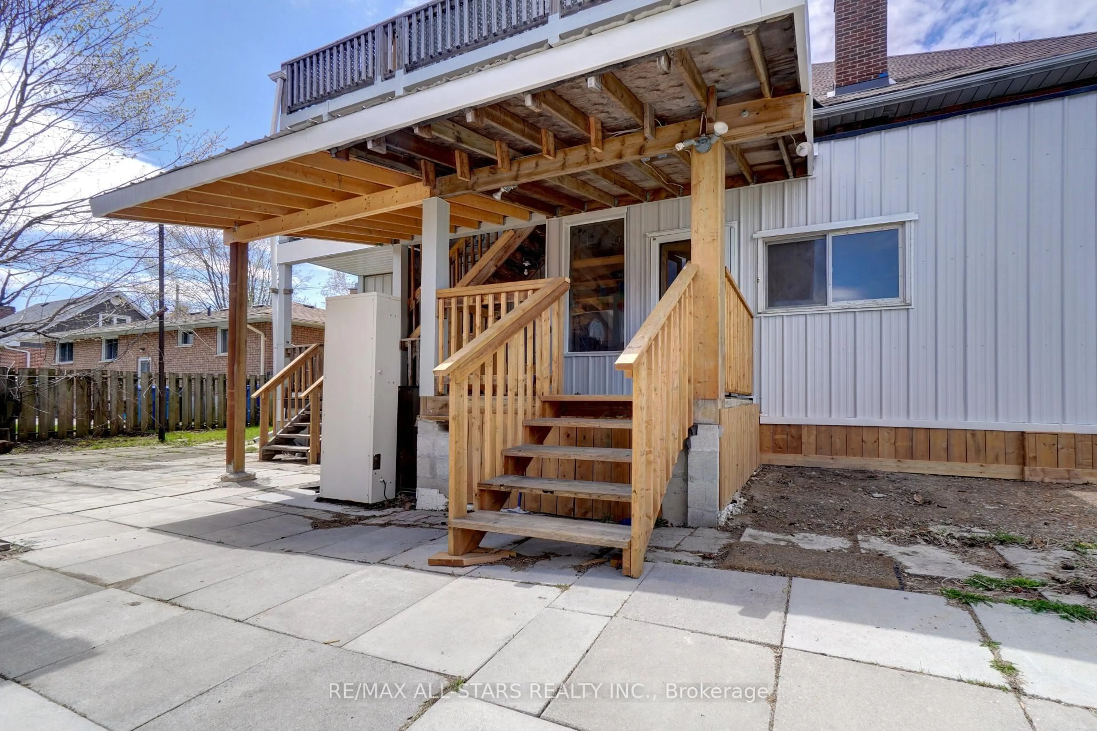Patio, street for 94 Adelaide St, Kawartha Lakes Ontario K9V 4L5