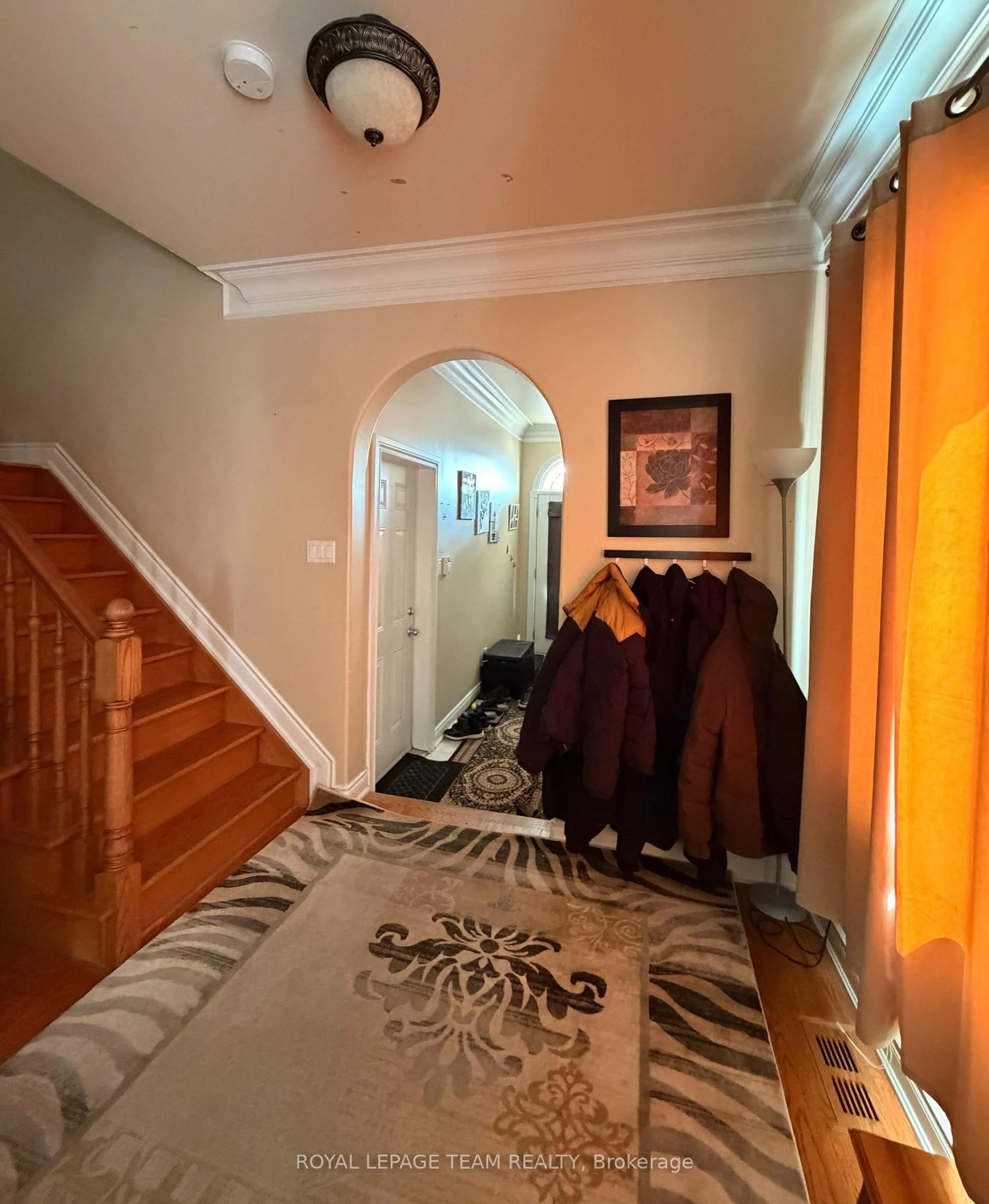Indoor foyer for 1221 Anoka St, Ottawa Ontario K1V 6C5
