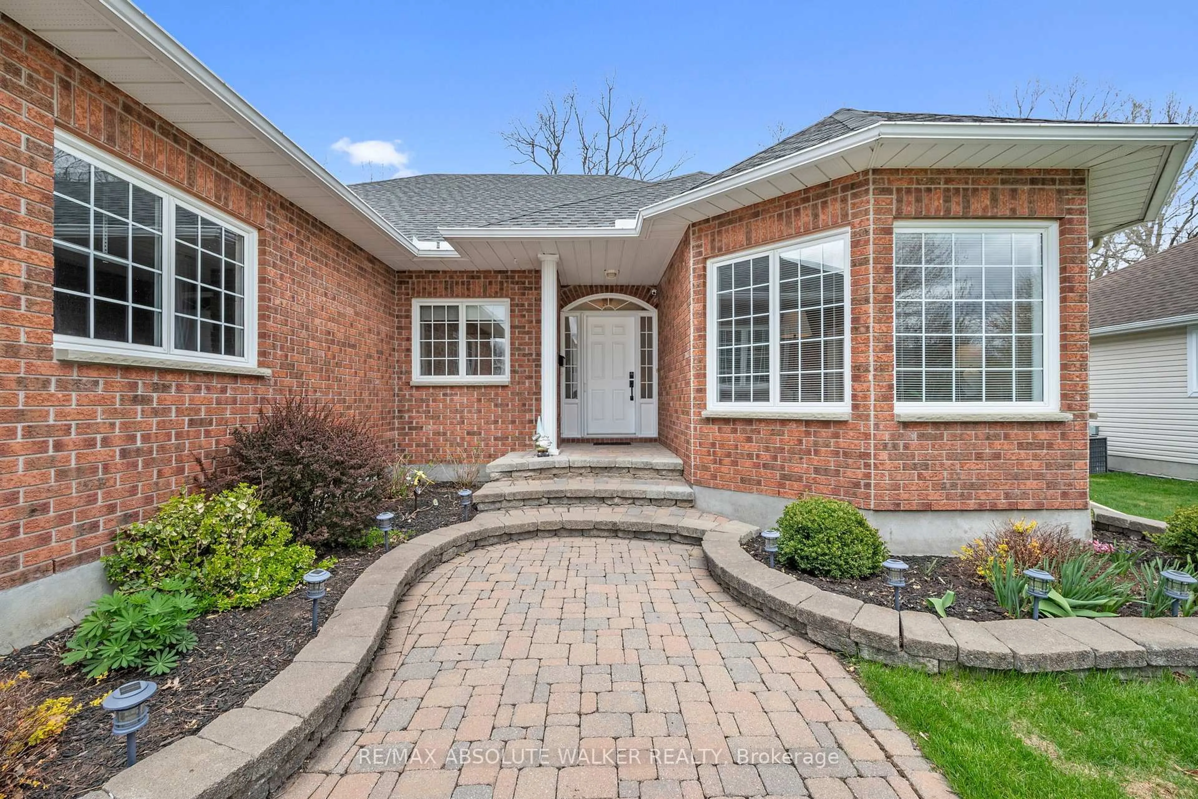 Home with brick exterior material, street for 20 Mary Hill Cres, Richmond Ontario K0A 2Z0