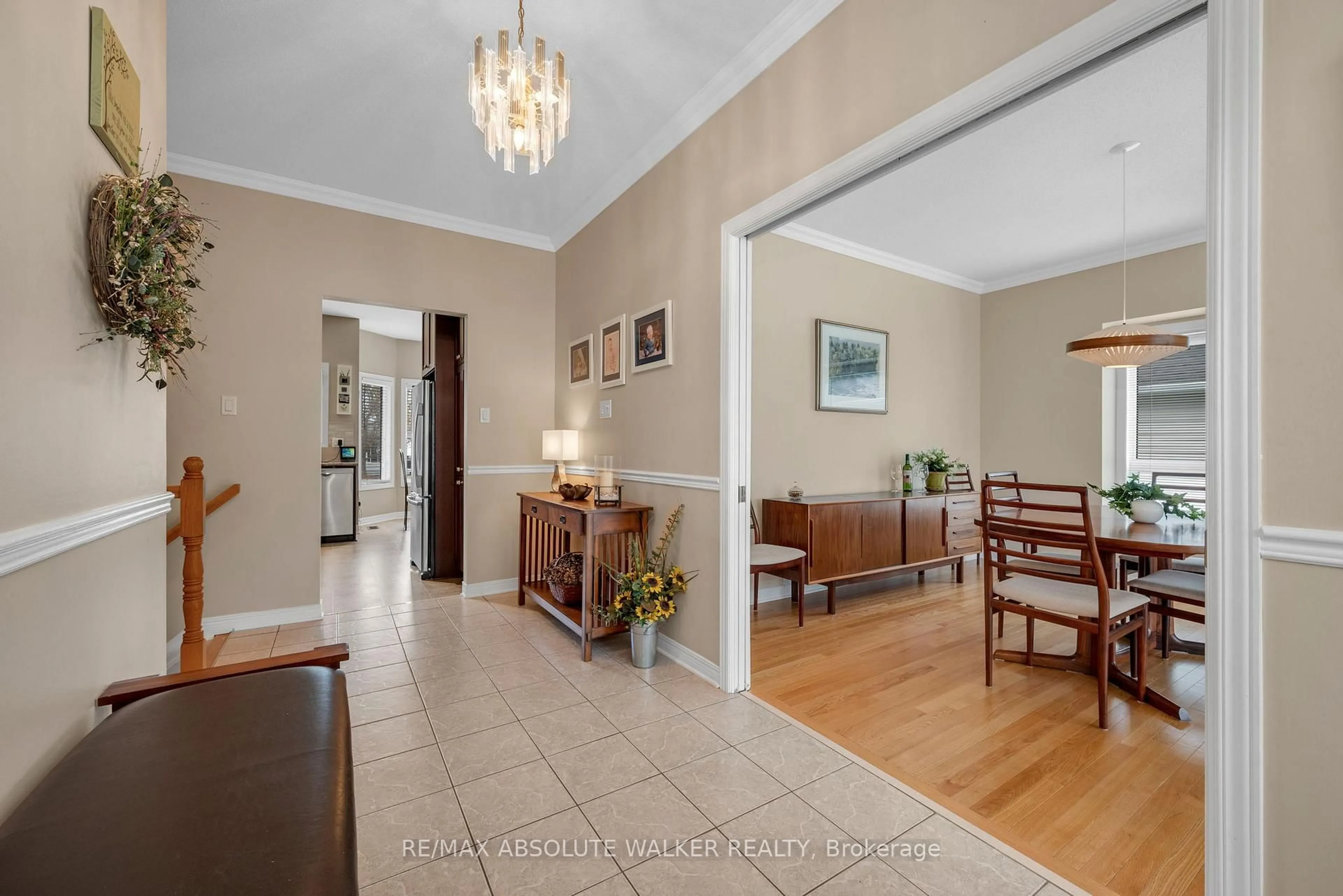 Indoor foyer for 20 Mary Hill Cres, Richmond Ontario K0A 2Z0