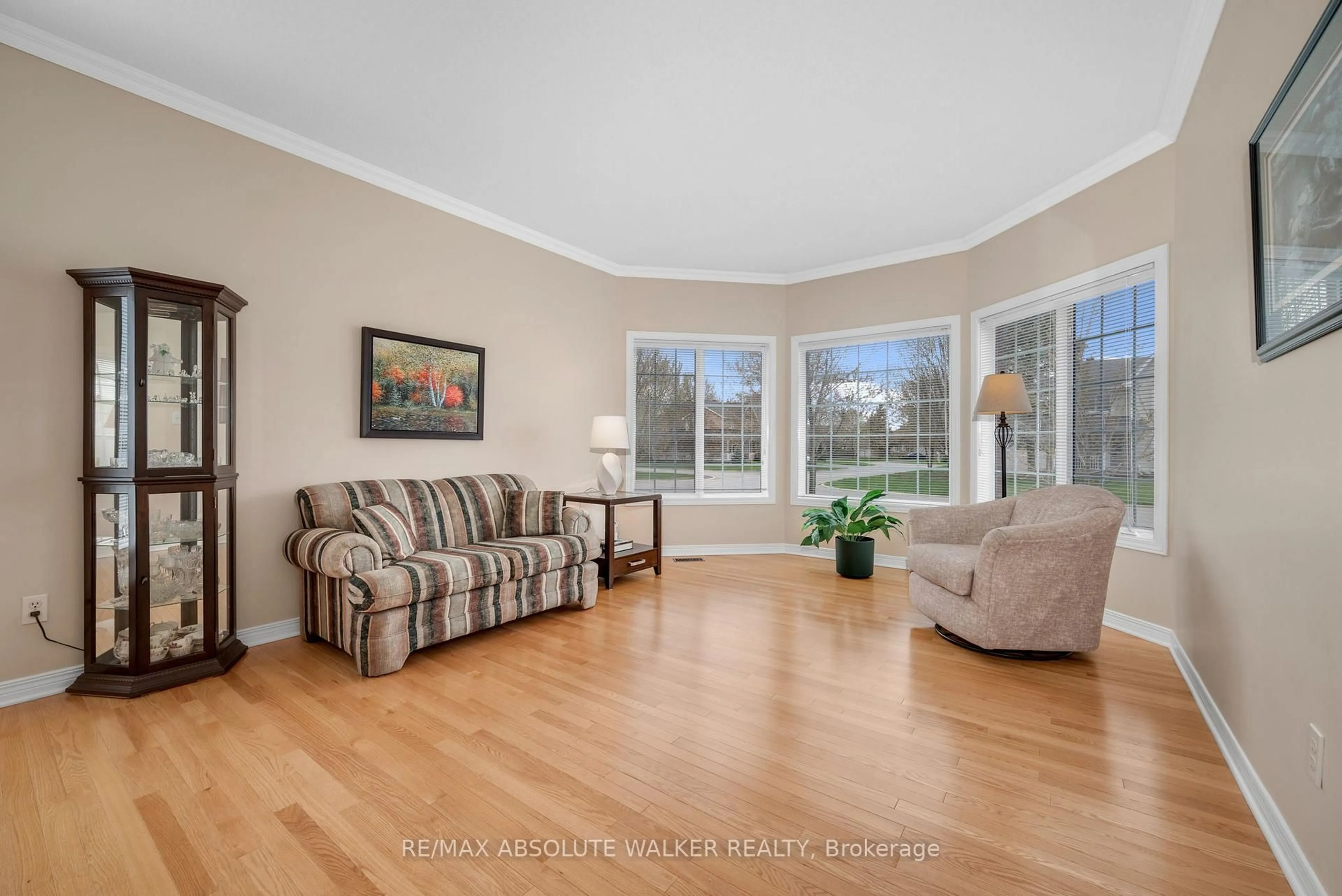 Living room with furniture, unknown for 20 Mary Hill Cres, Richmond Ontario K0A 2Z0