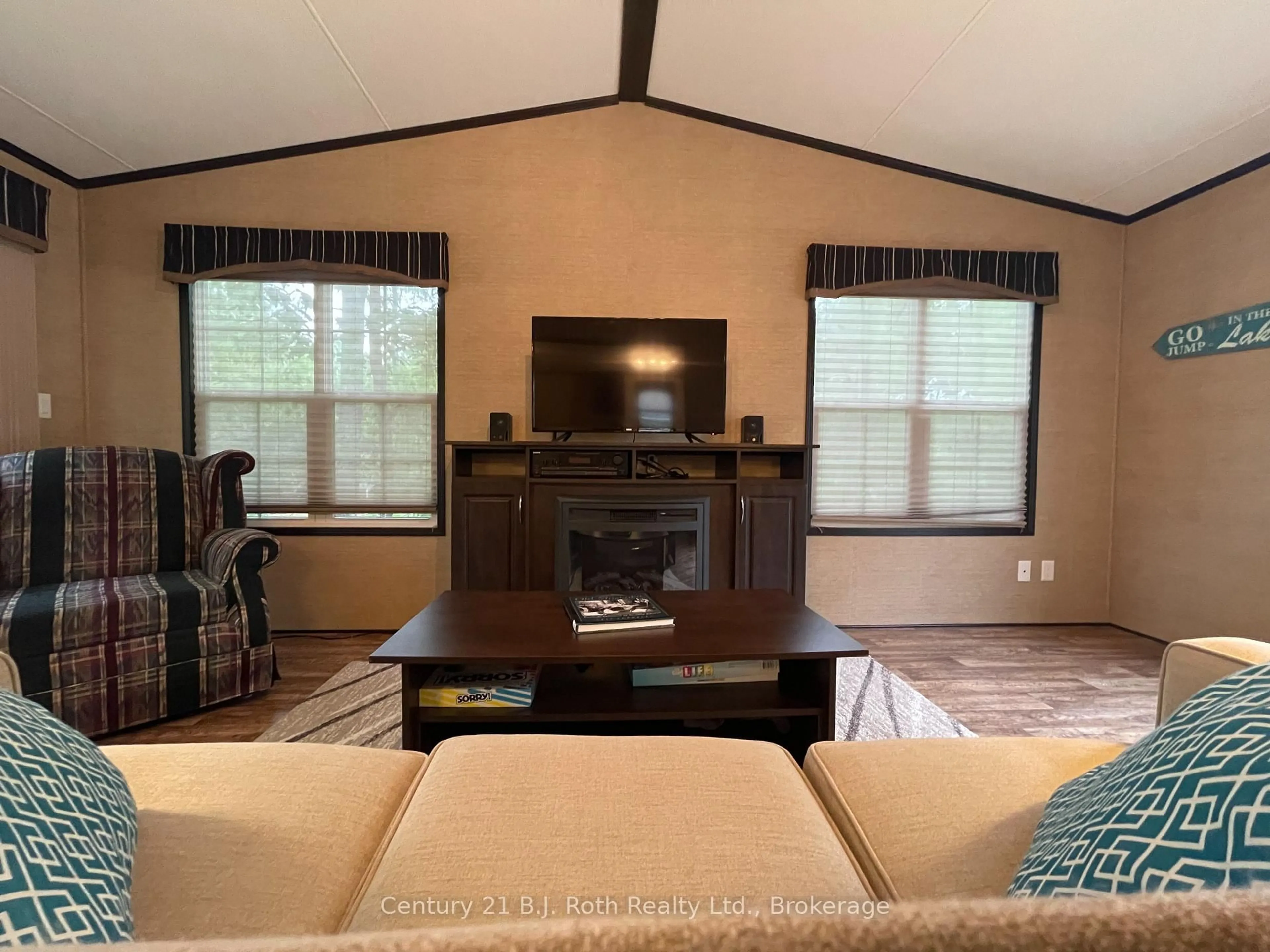 Living room with furniture, wood/laminate floor for 1336 SOUTH MORRISON LAKE Rd #18 Morrison Creek, Gravenhurst Ontario P0B 1L0
