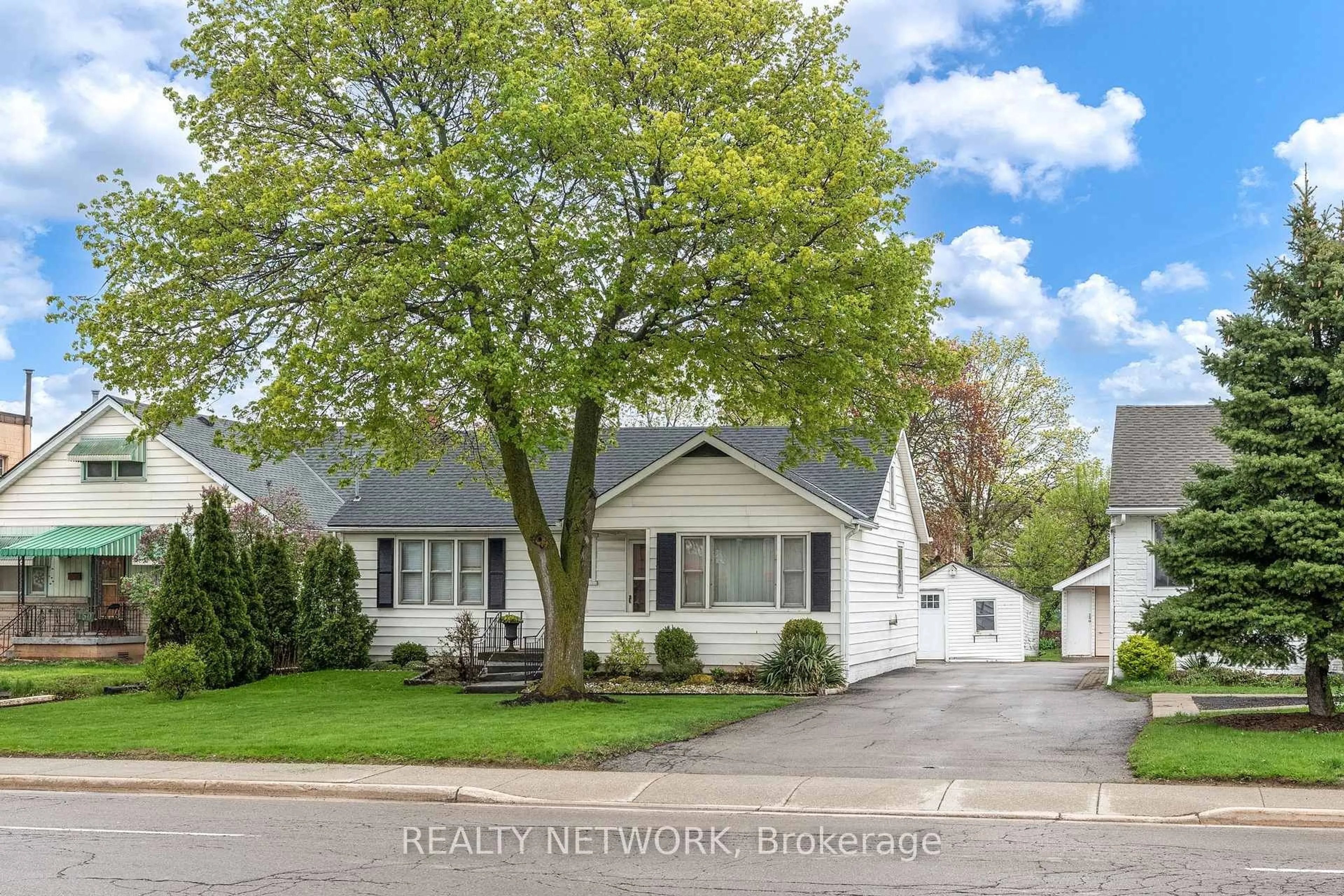 Home with vinyl exterior material, street for 148 Gray Rd, Hamilton Ontario L8G 3V2