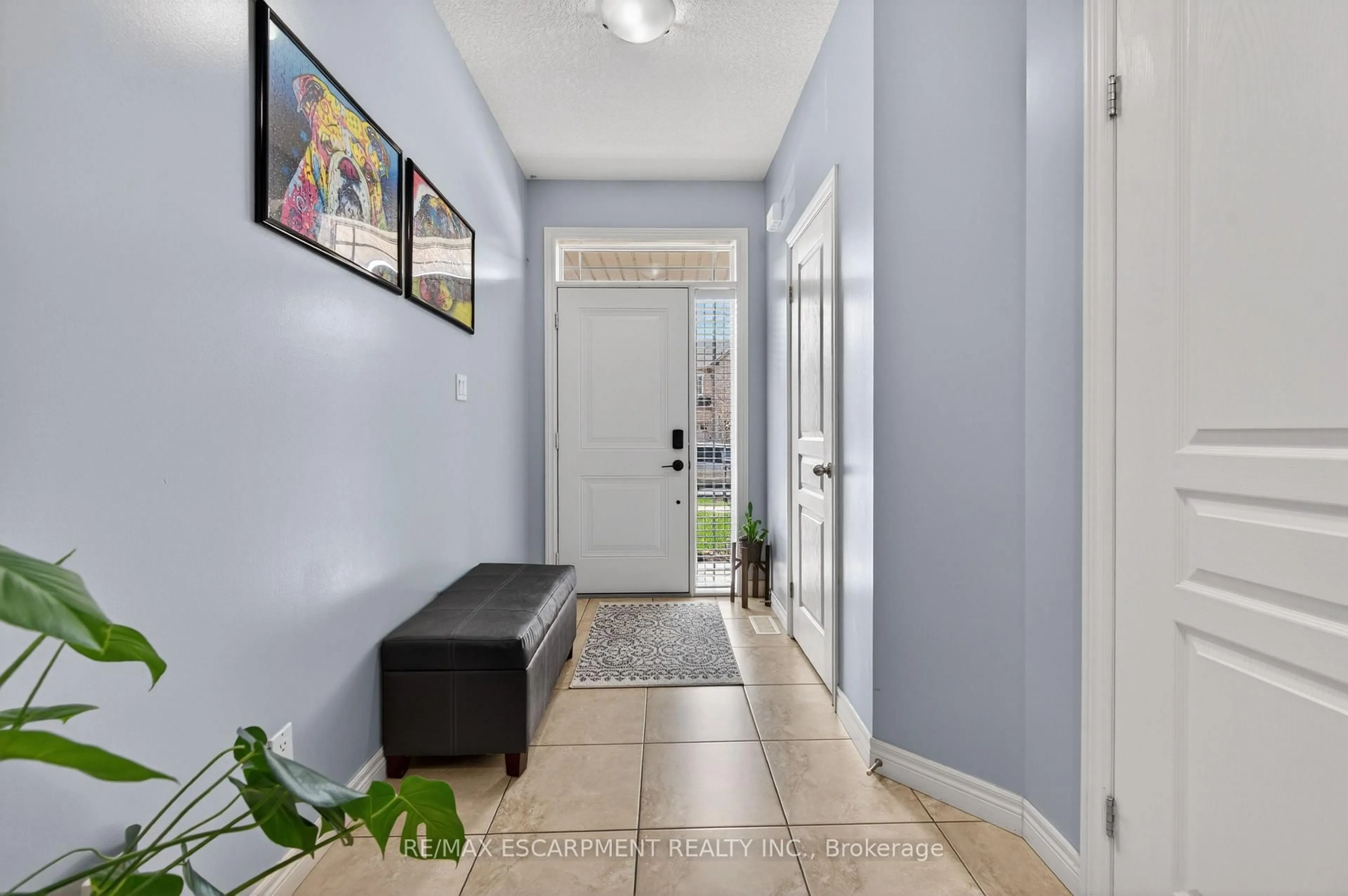 Indoor entryway for 88 Highgate Dr, Hamilton Ontario L8J 0C2