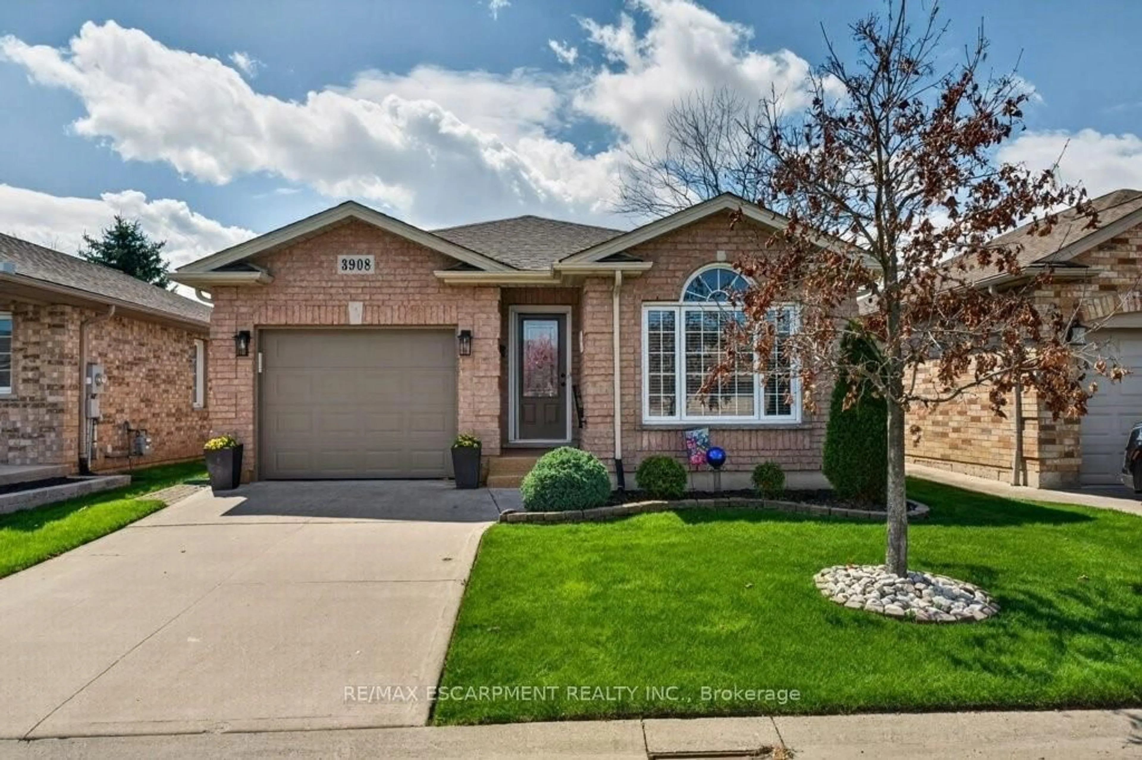 Home with brick exterior material, street for 3908 Rainbow Lane, Lincoln Ontario L0R 2C0