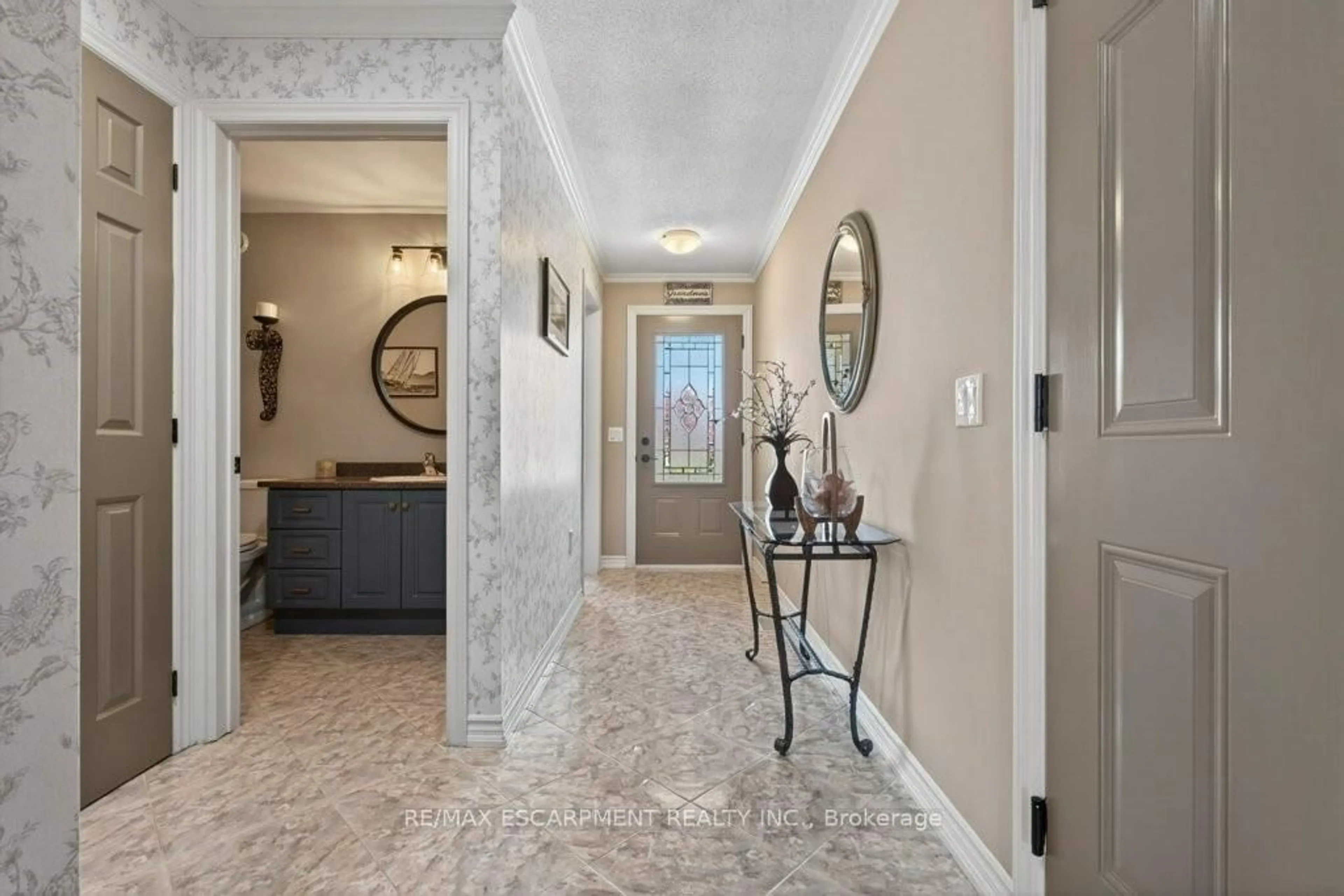 Indoor entryway for 3908 Rainbow Lane, Lincoln Ontario L0R 2C0