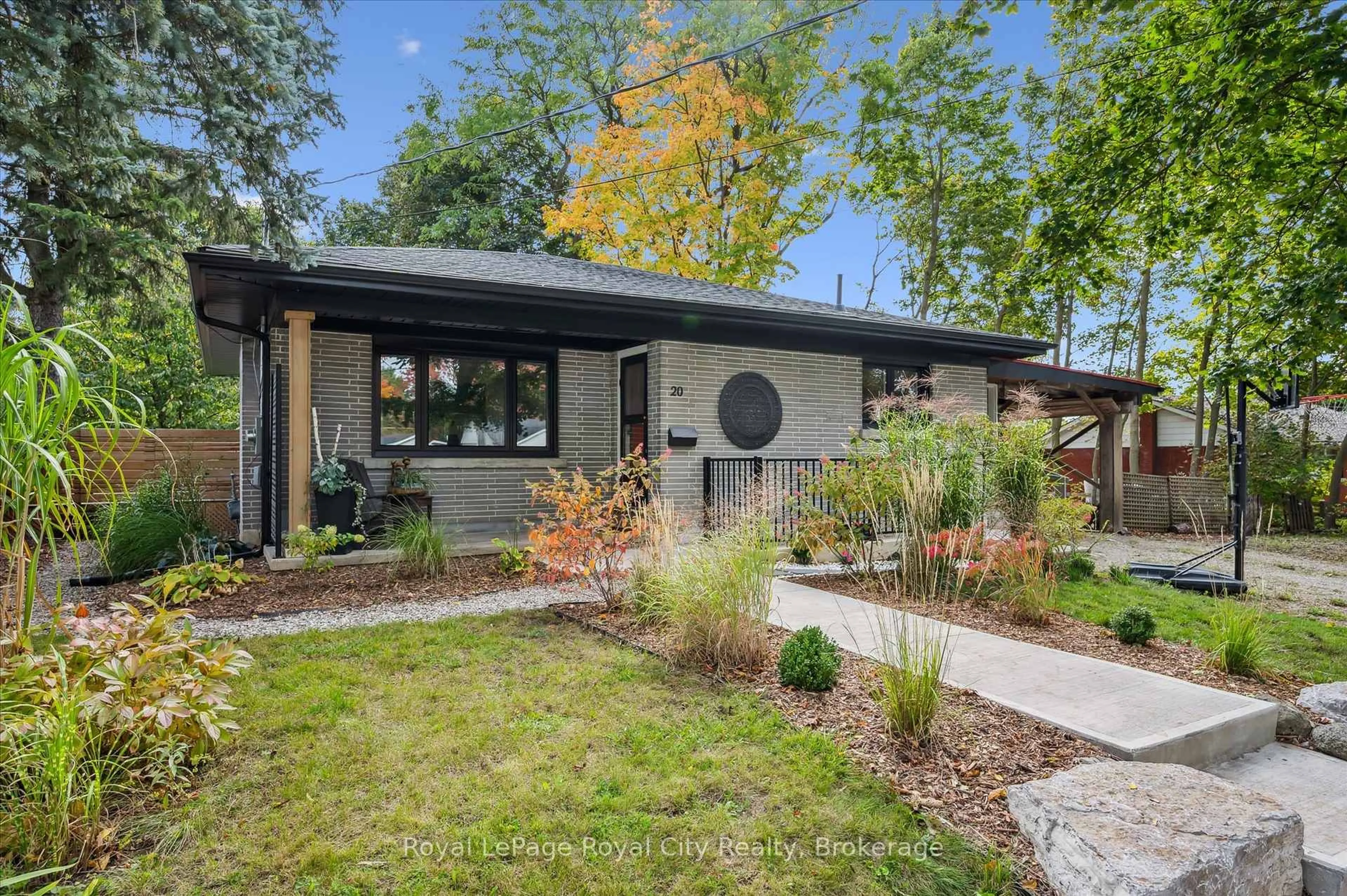 Home with brick exterior material, street for 20 Highview Pl, Guelph Ontario N1H 1M7