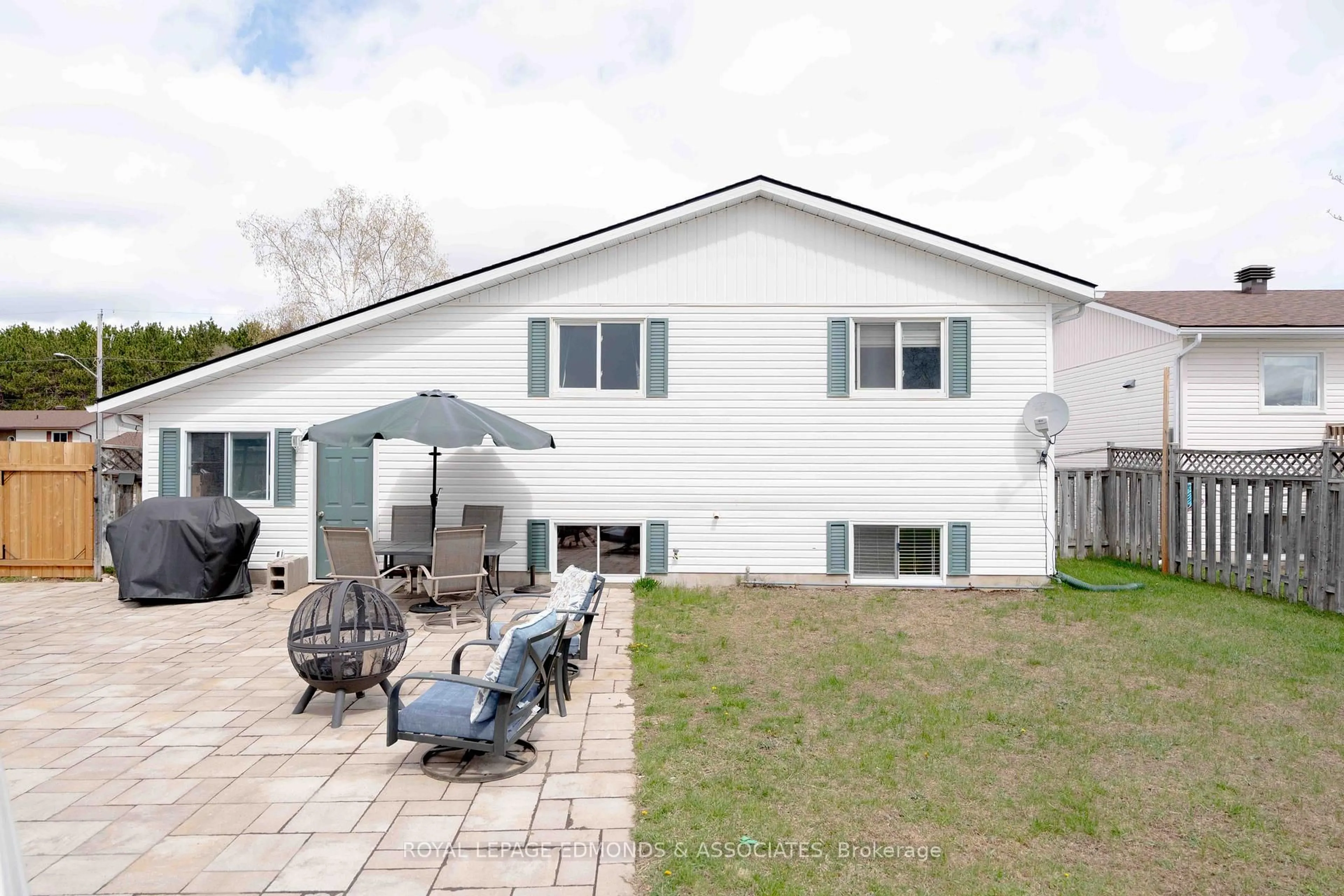 Patio, unknown for 9 Dutch Dr, Petawawa Ontario K8H 3M2