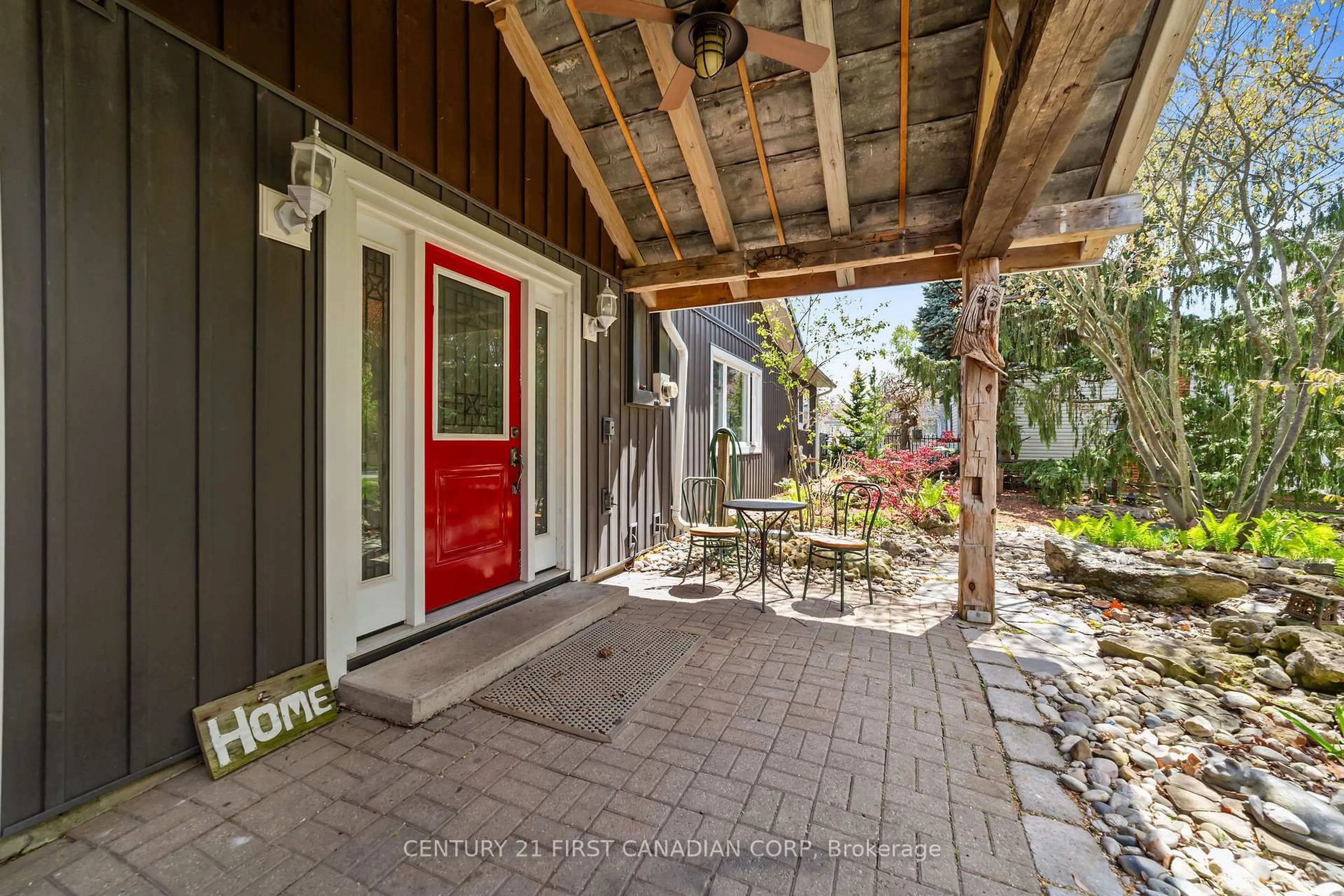 Patio, street for 35 Park Ave, St. Thomas Ontario N5R 4V9