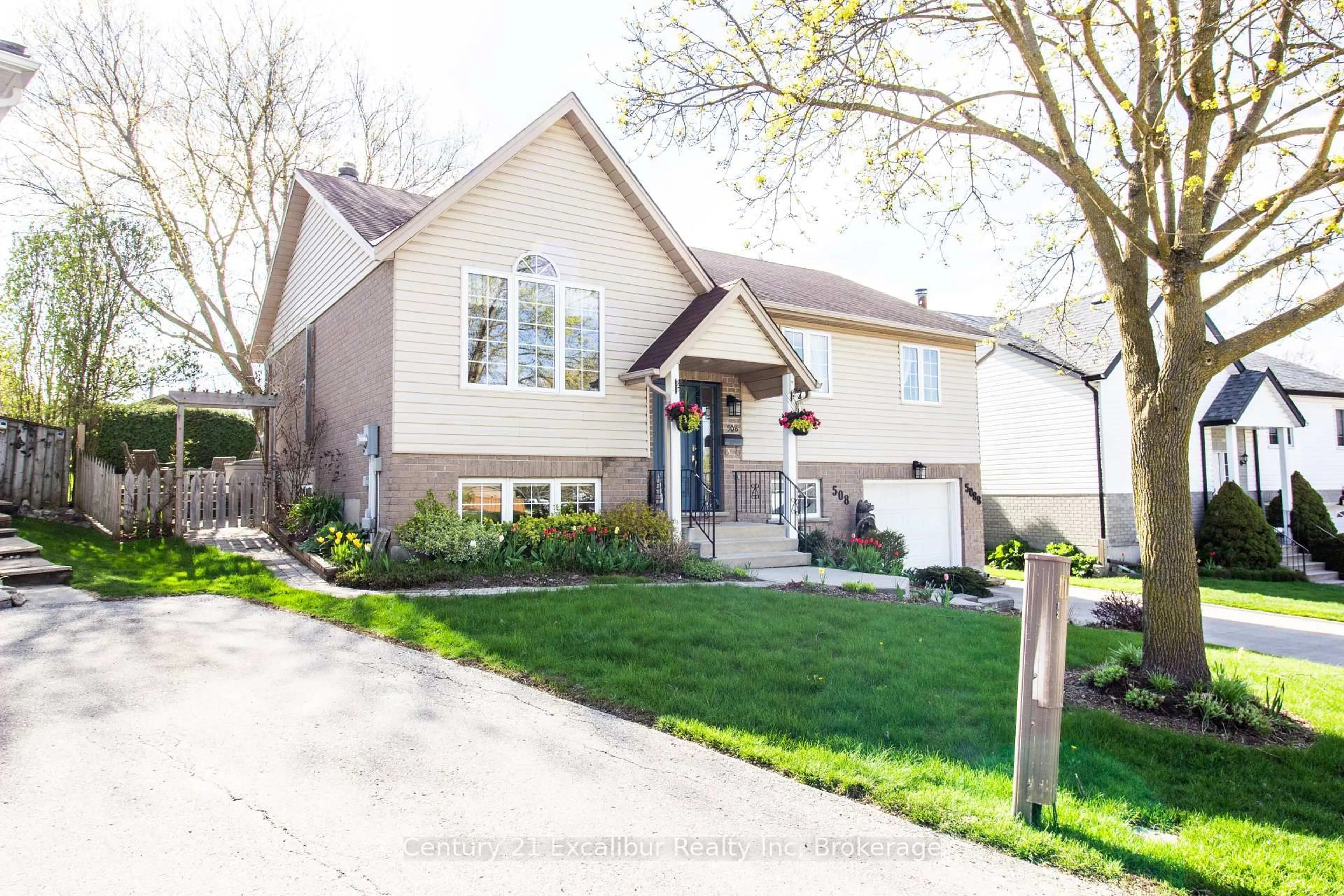 Home with vinyl exterior material, street for 508 Harvey St, Centre Wellington Ontario N1M 3K2