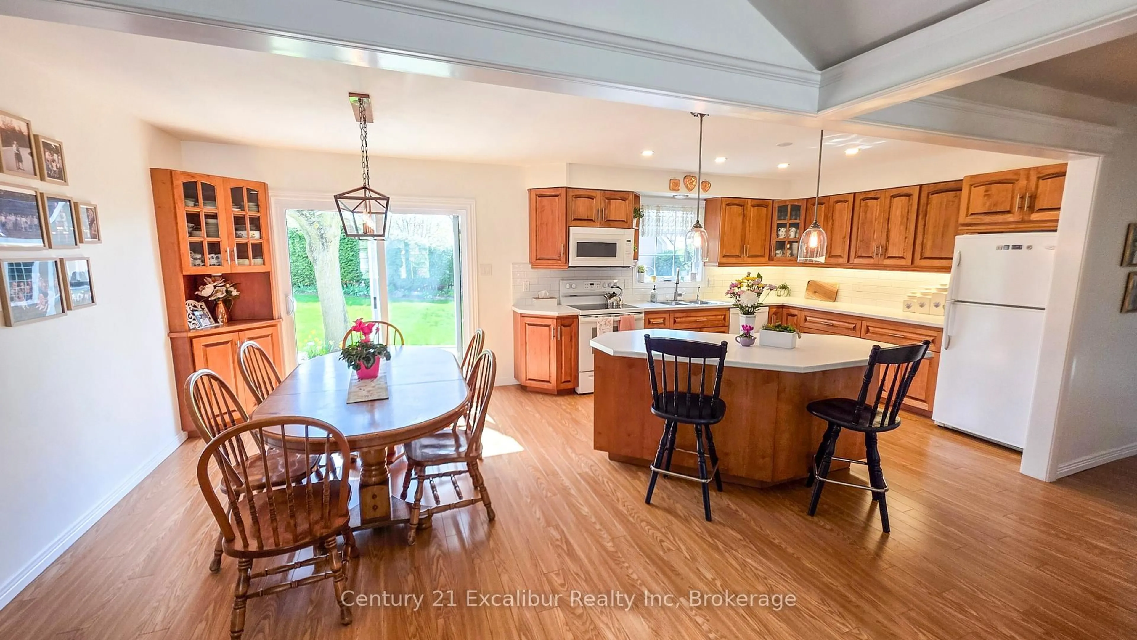 Open concept kitchen, unknown for 508 Harvey St, Centre Wellington Ontario N1M 3K2