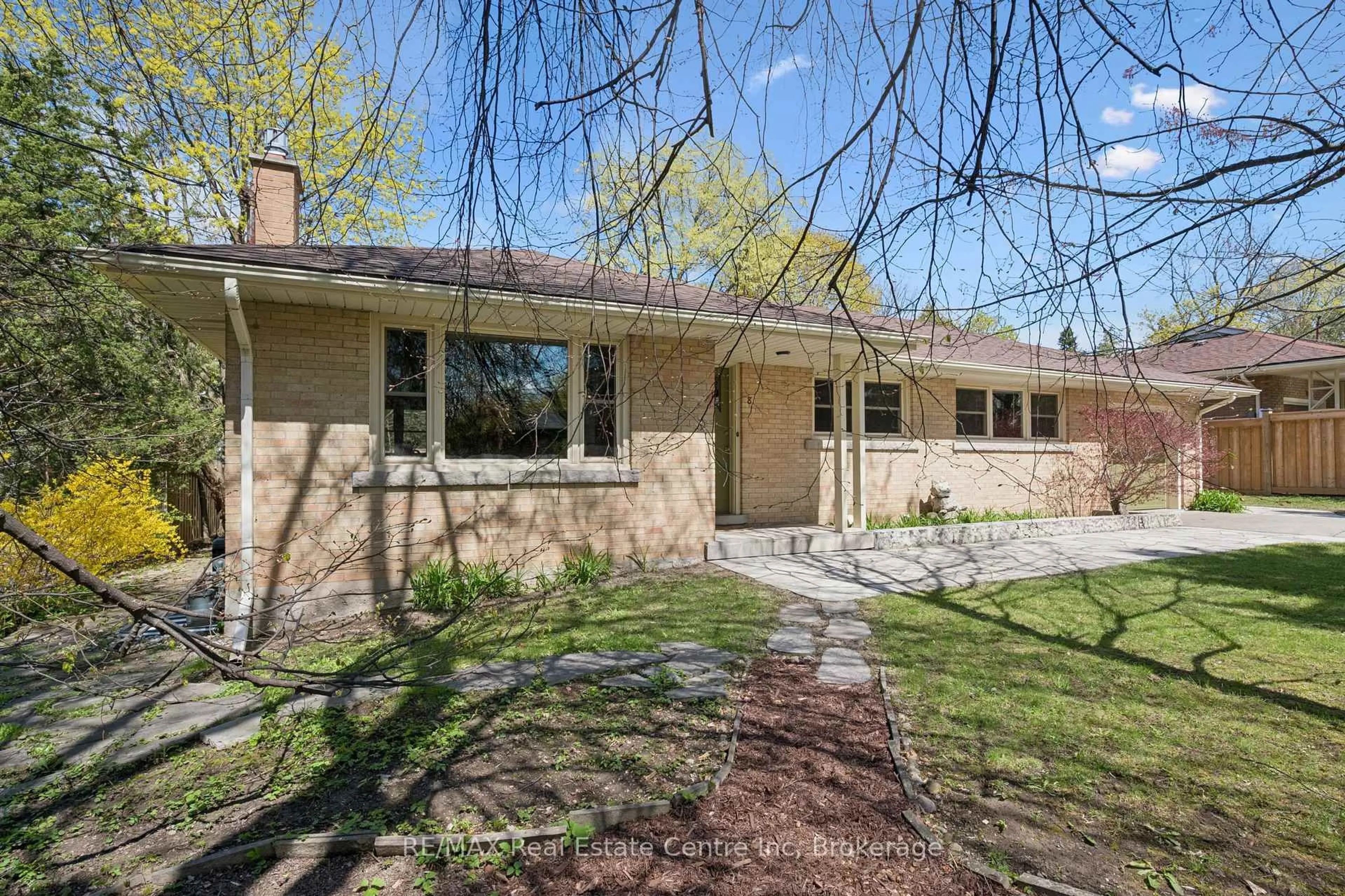Unknown for 8 Harcourt Dr, Guelph Ontario N1G 1J6