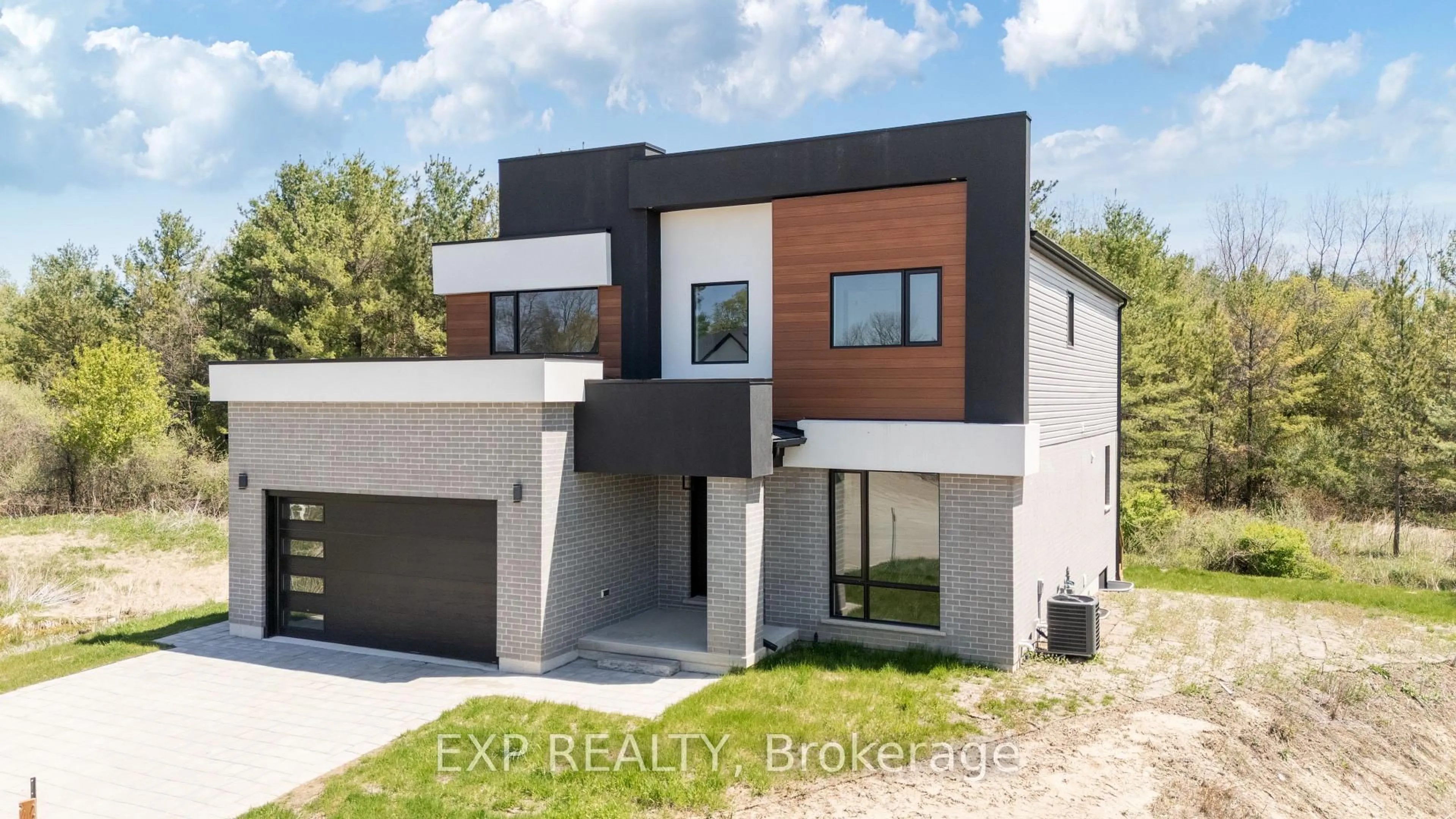 Home with brick exterior material, building for 204 Merritt Crt, North Middlesex Ontario N0M 2K0