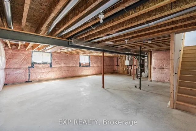 204 Merritt Crt, North Middlesex 3